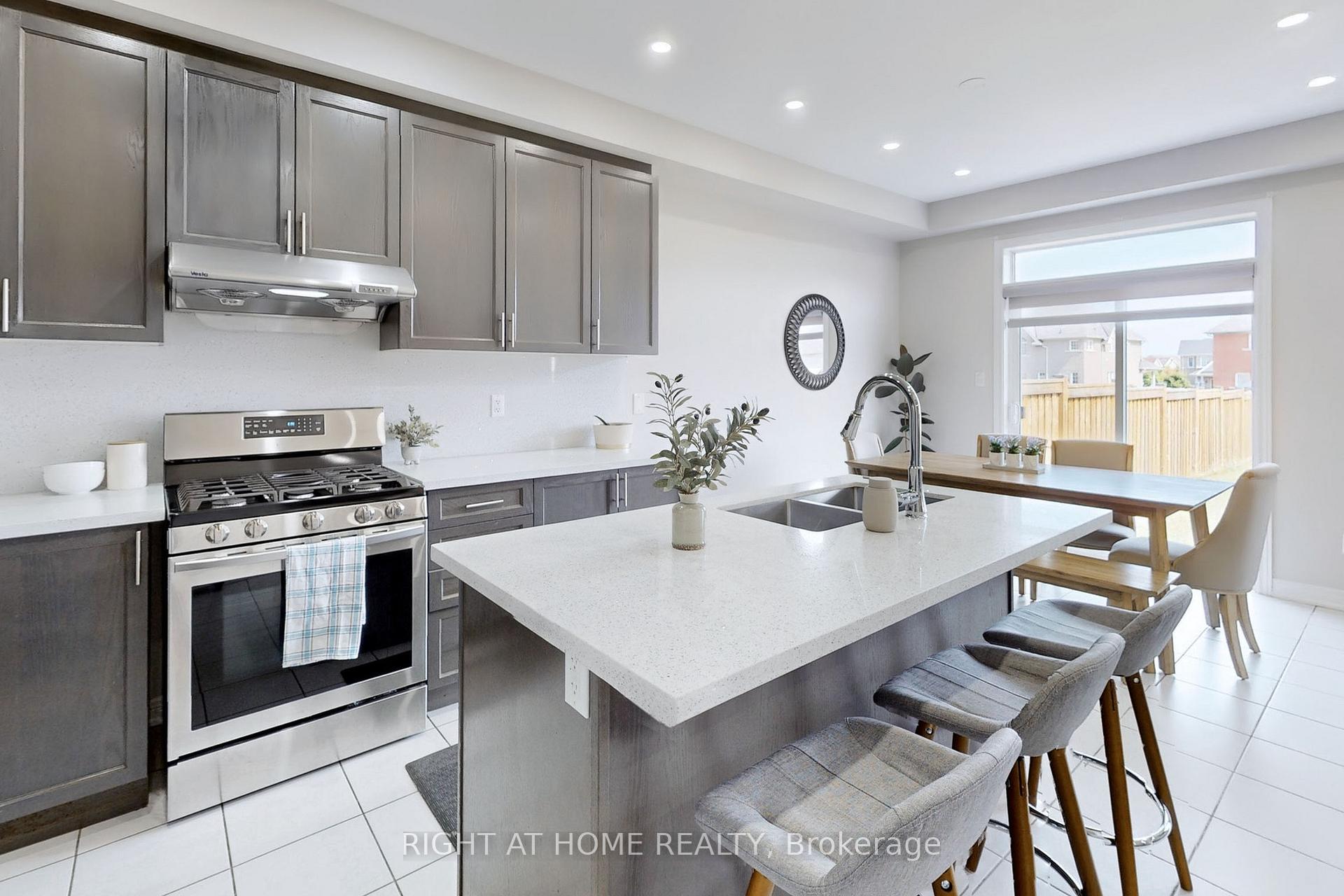 Photo 12 of 79 Mccurdy Drive, New Tecumseth, Tottenham — HOMEH
