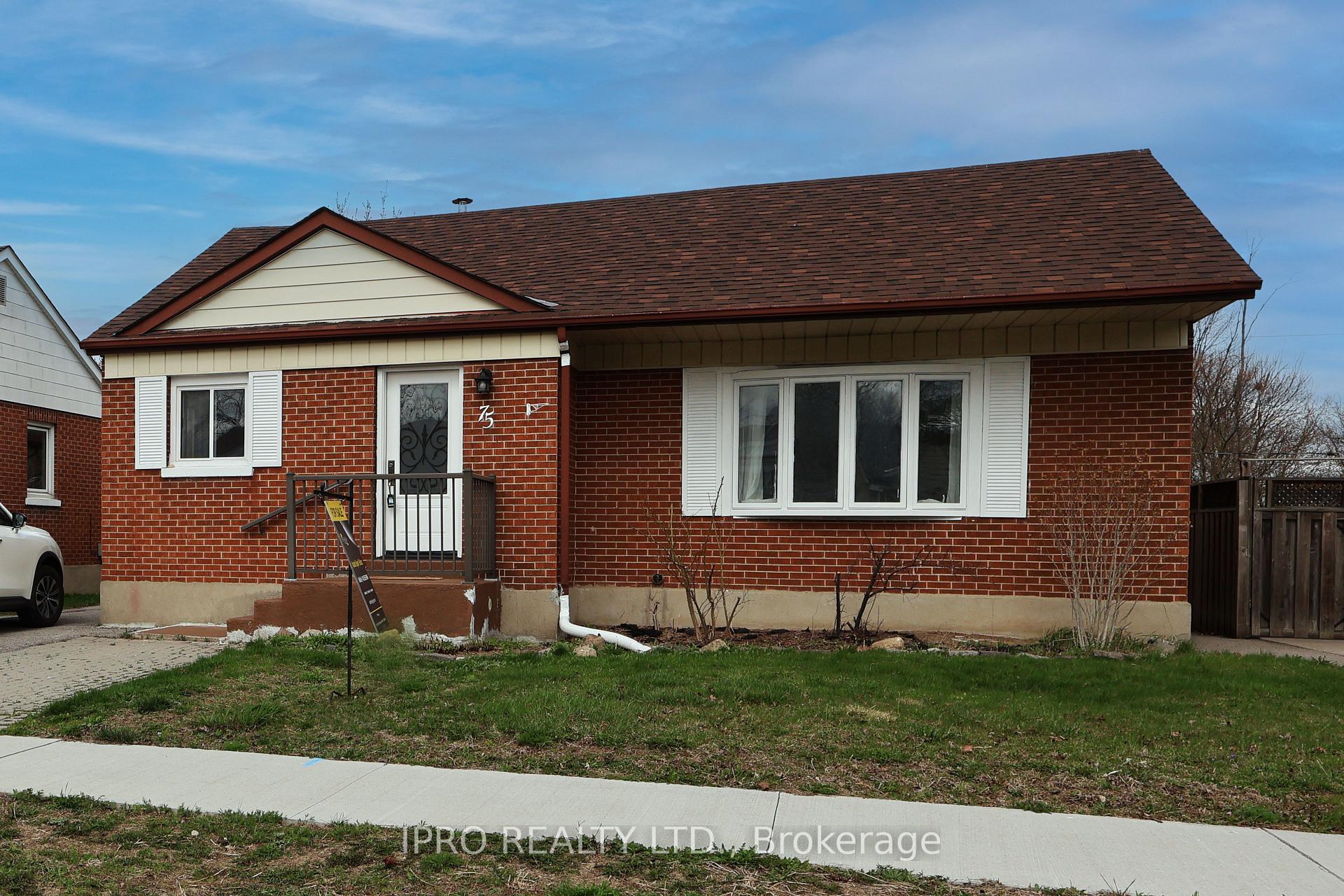 Front of 75 Admiral Road W