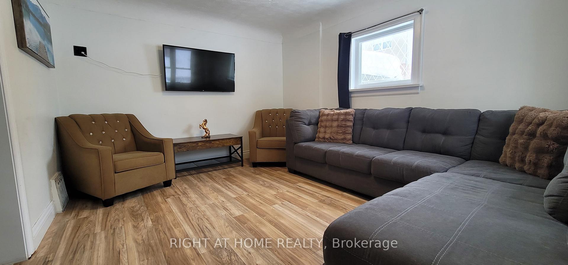 Photo 5 of 9 Kehl Street, Kitchener — HOMEH