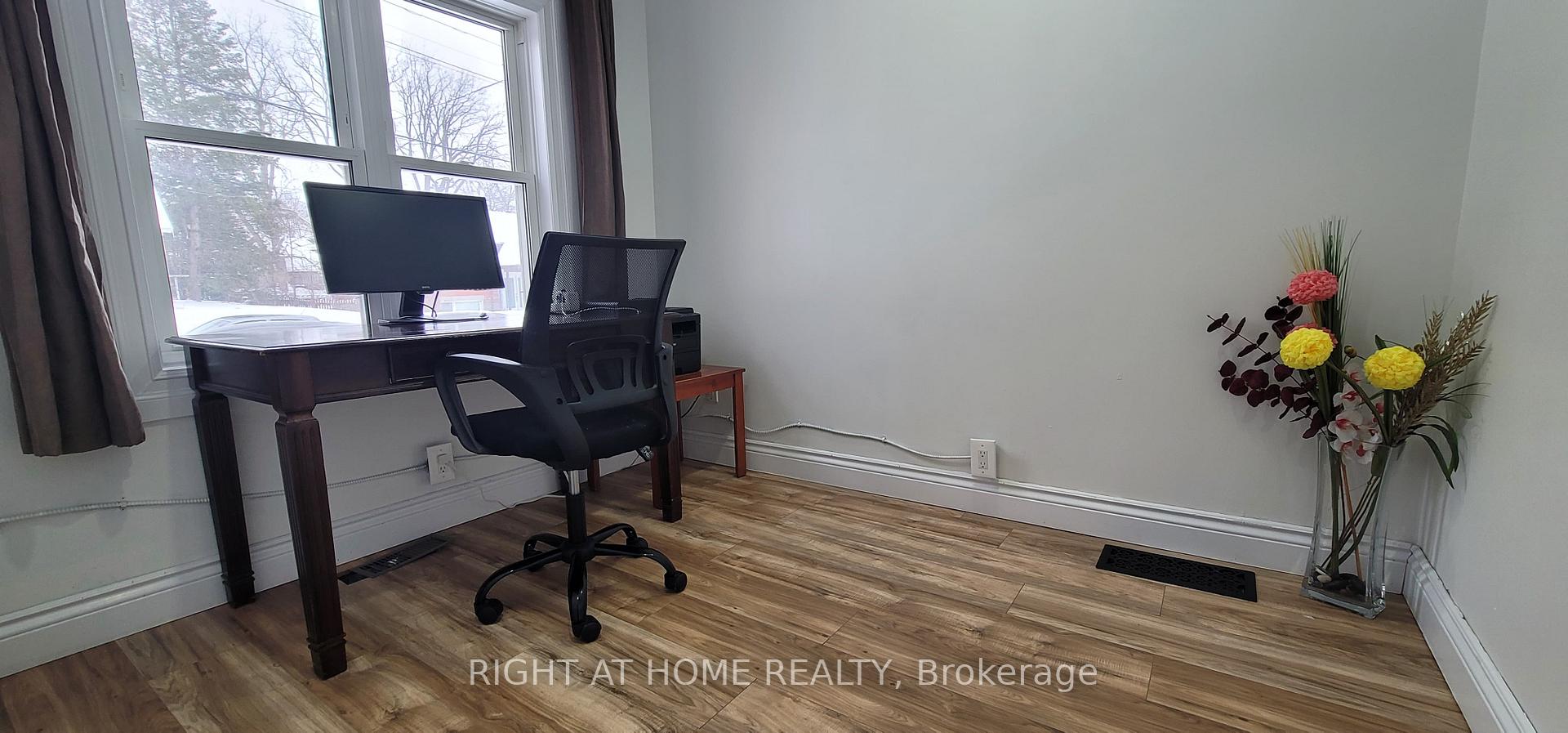 Photo 3 of 9 Kehl Street, Kitchener — HOMEH
