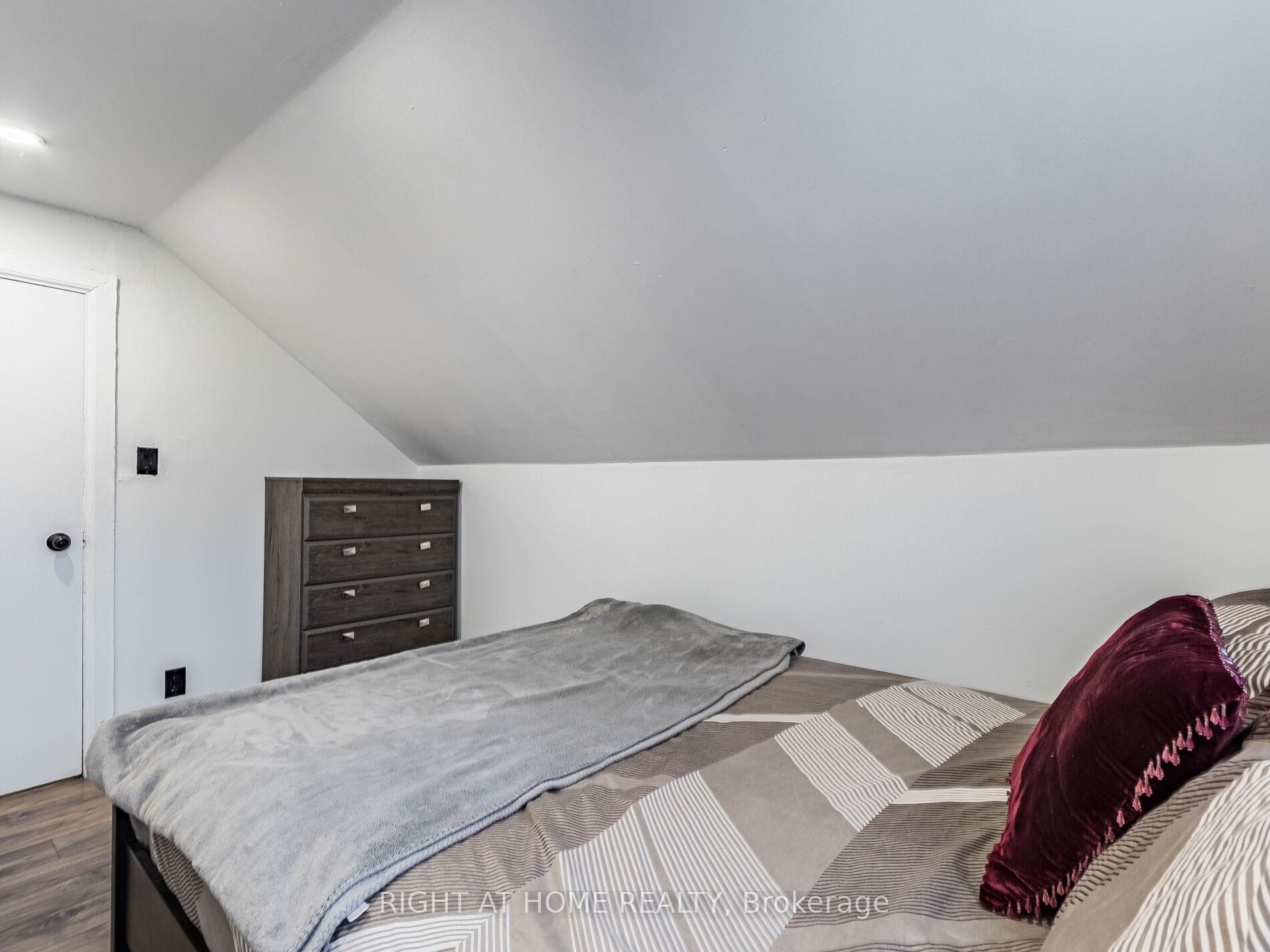 Photo 12 of 9 Kehl Street, Kitchener — HOMEH