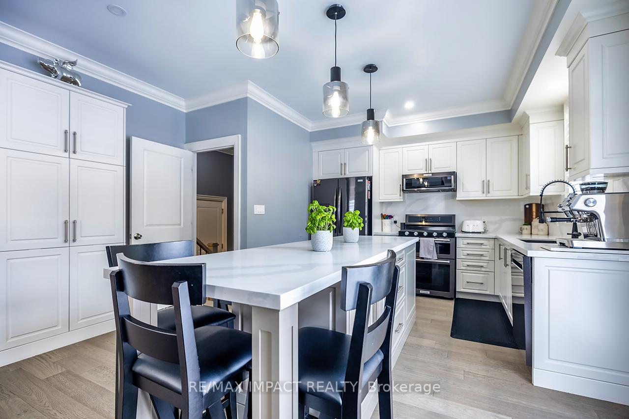 Photo 6 of 384 Northglen Boulevard, Clarington, Bowmanville — HOMEH