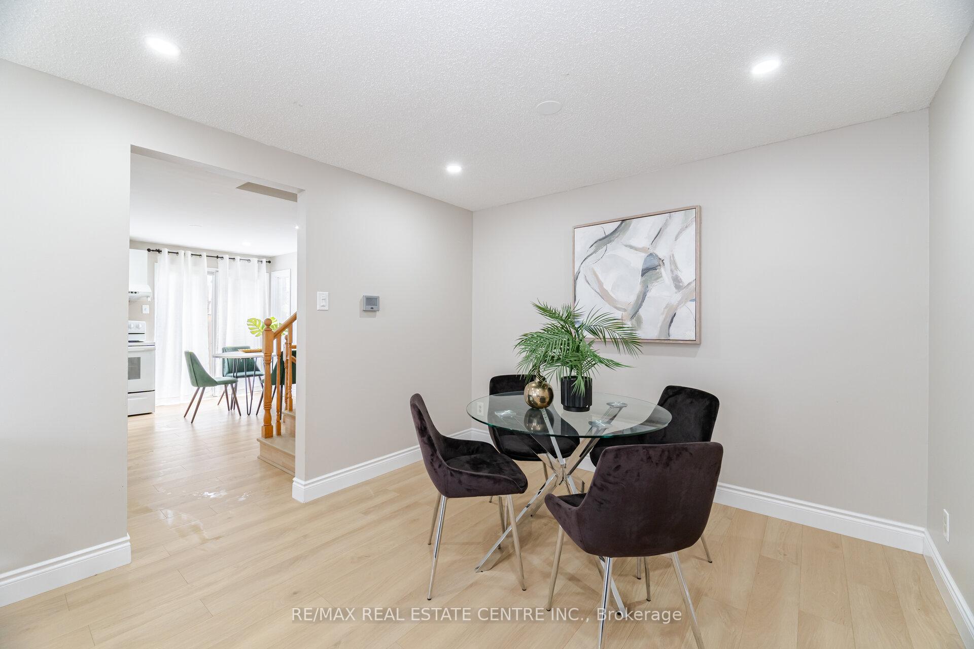 Photo 5 of 635A Rummelhardt Drive, Waterloo — HOMEH