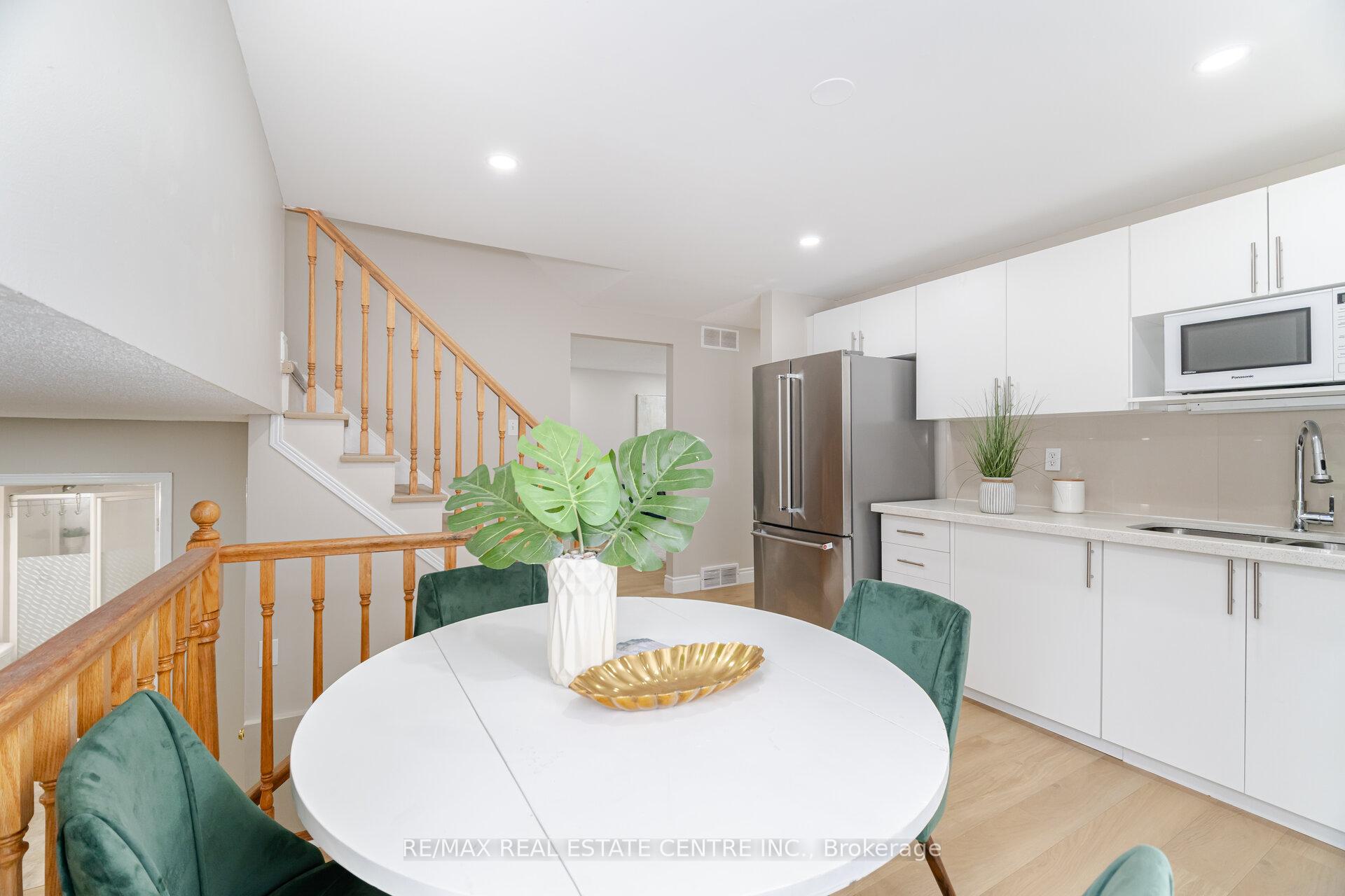 Photo 6 of 635A Rummelhardt Drive, Waterloo — HOMEH