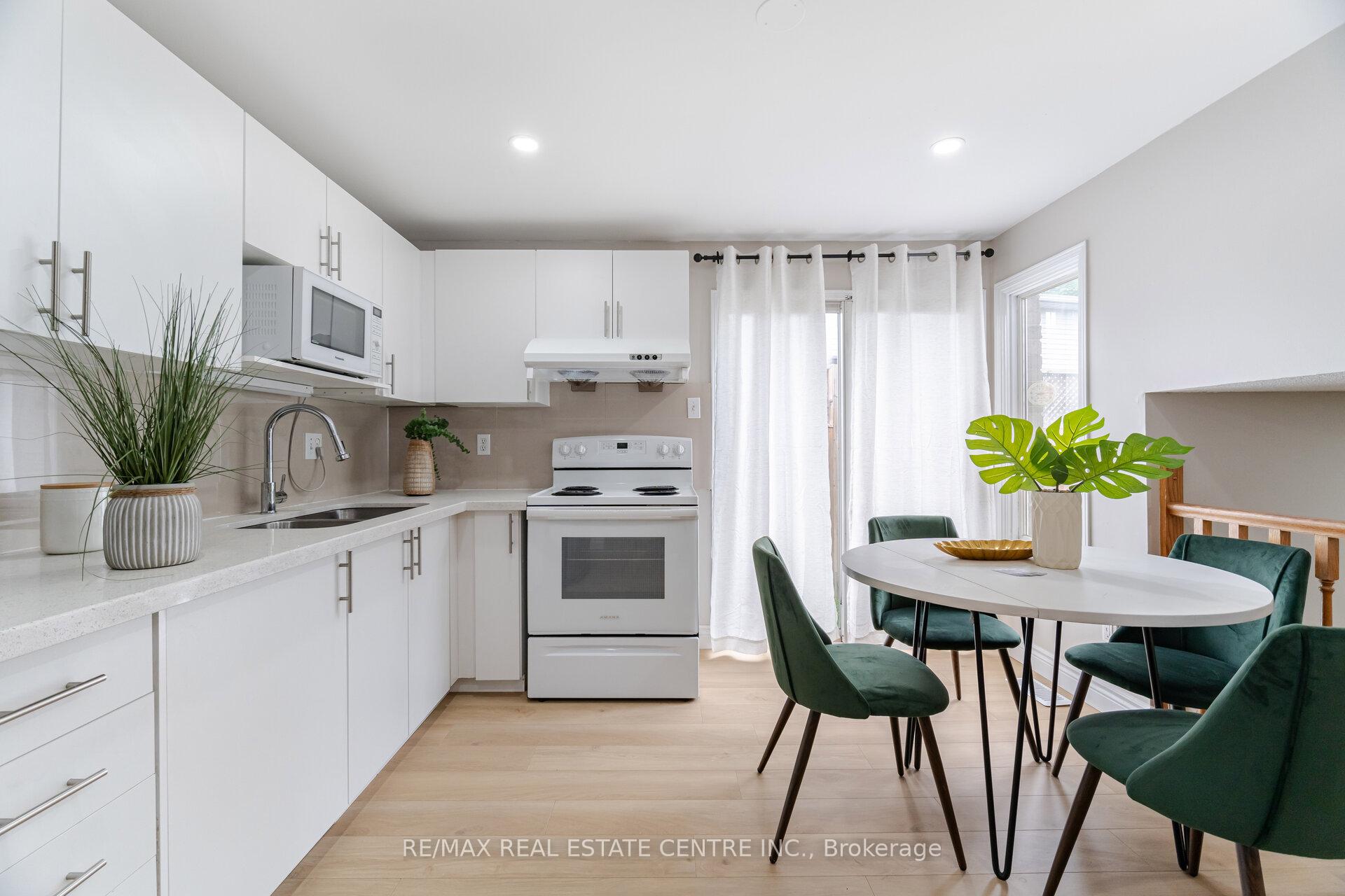 Photo 10 of 635A Rummelhardt Drive, Waterloo — HOMEH