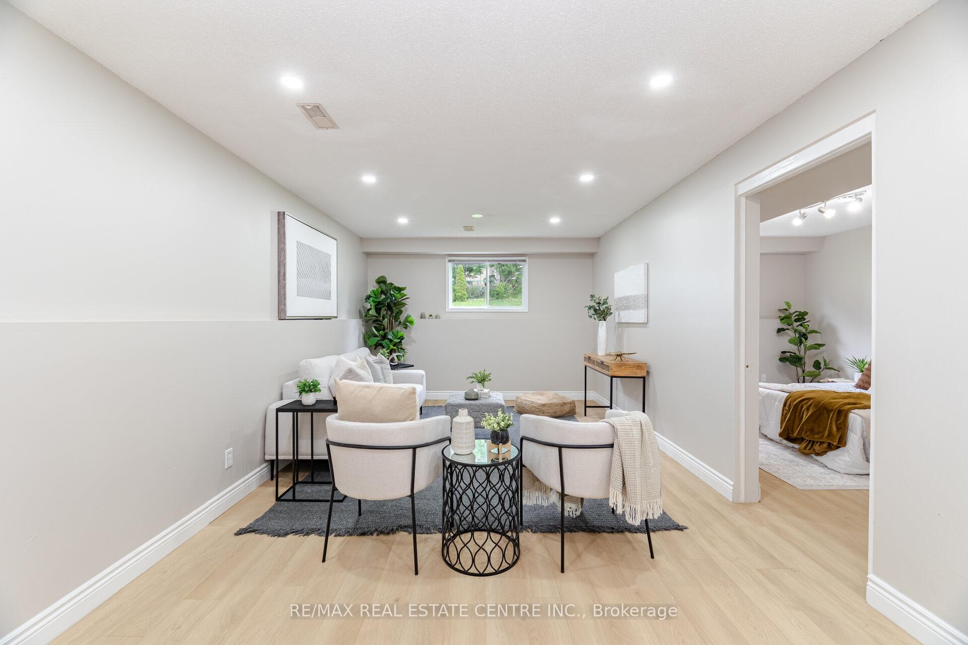 Photo 12 of 635A Rummelhardt Drive, Waterloo — HOMEH