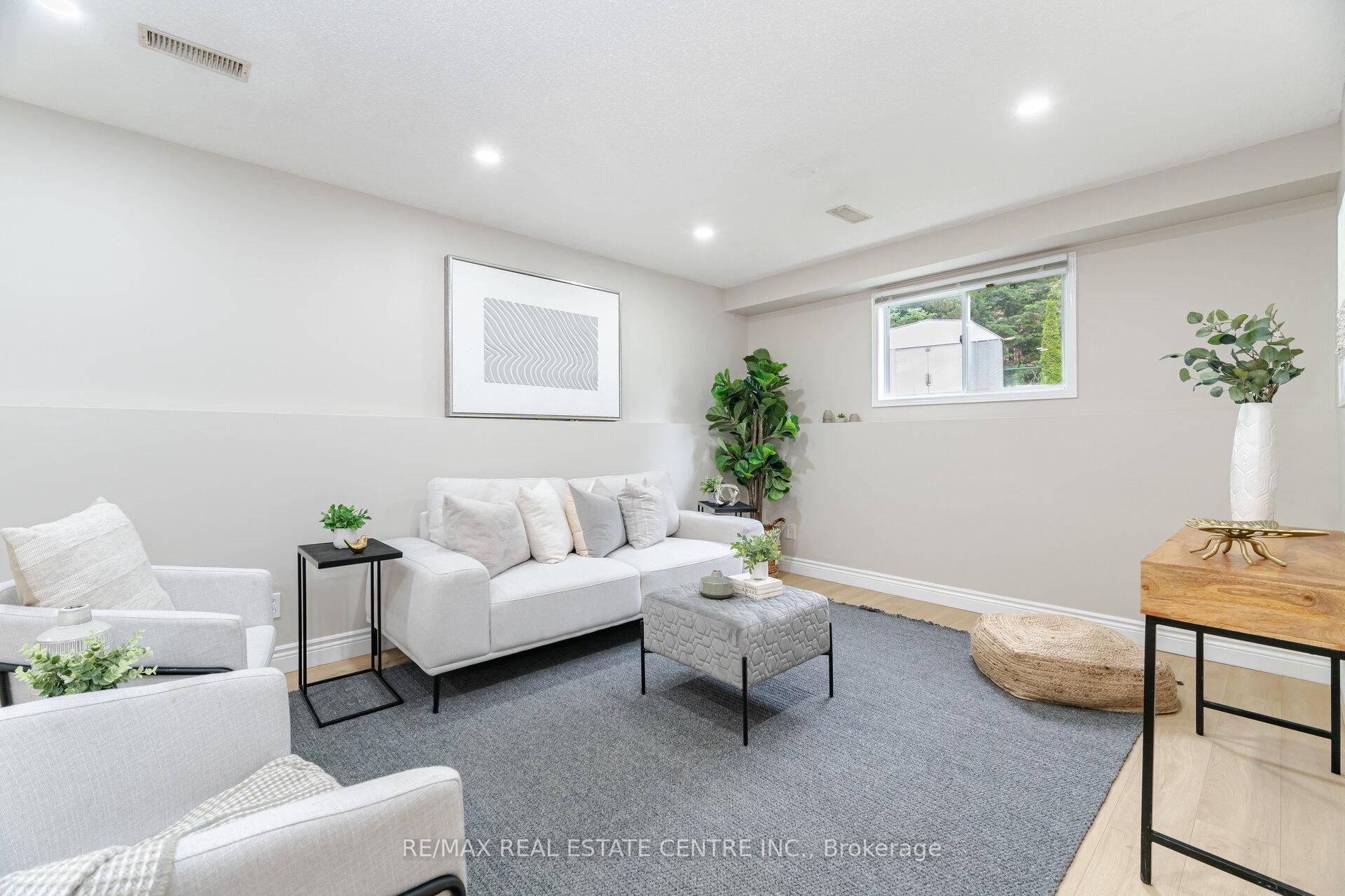Photo 19 of 635A Rummelhardt Drive, Waterloo — HOMEH