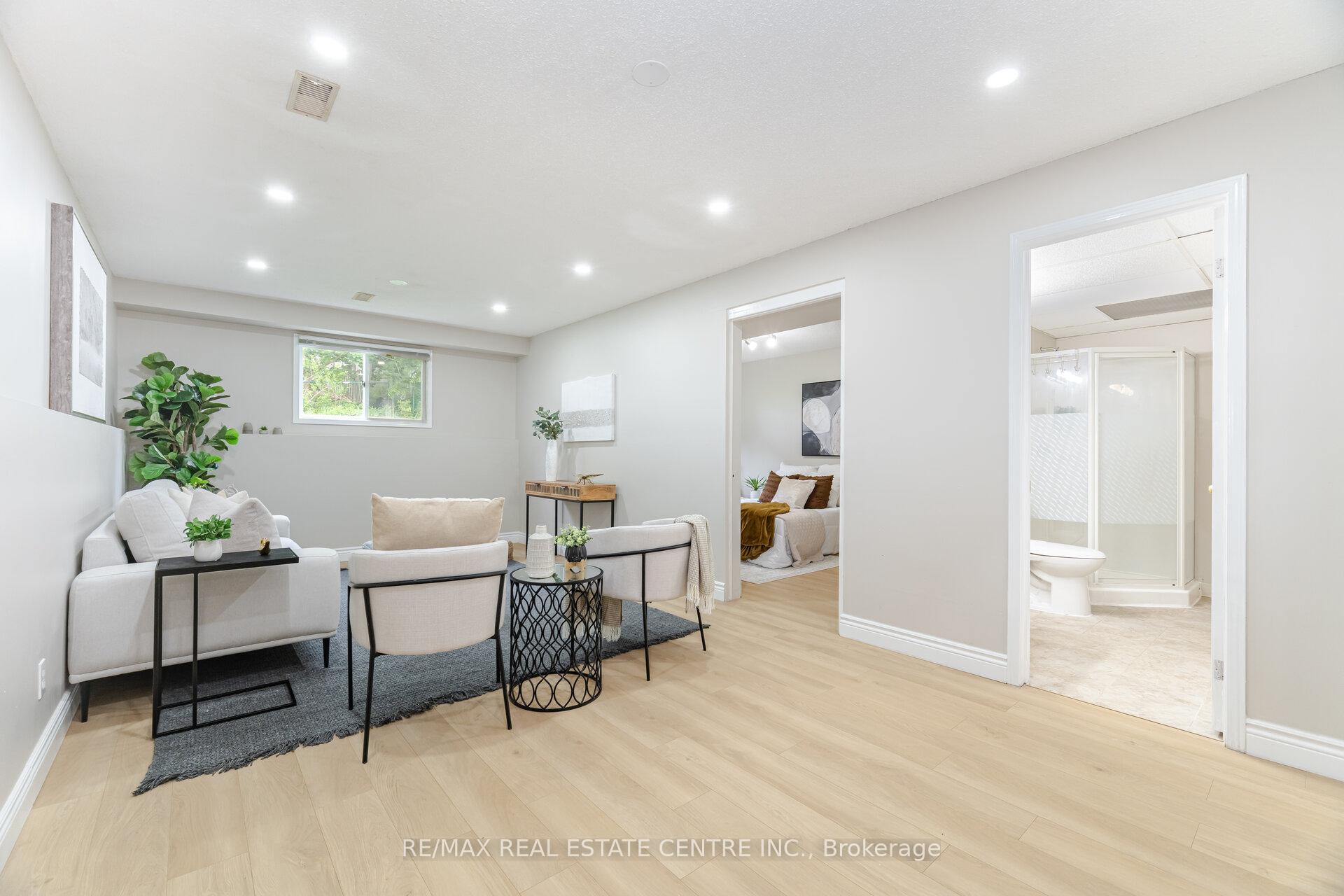 Photo 17 of 635A Rummelhardt Drive, Waterloo — HOMEH