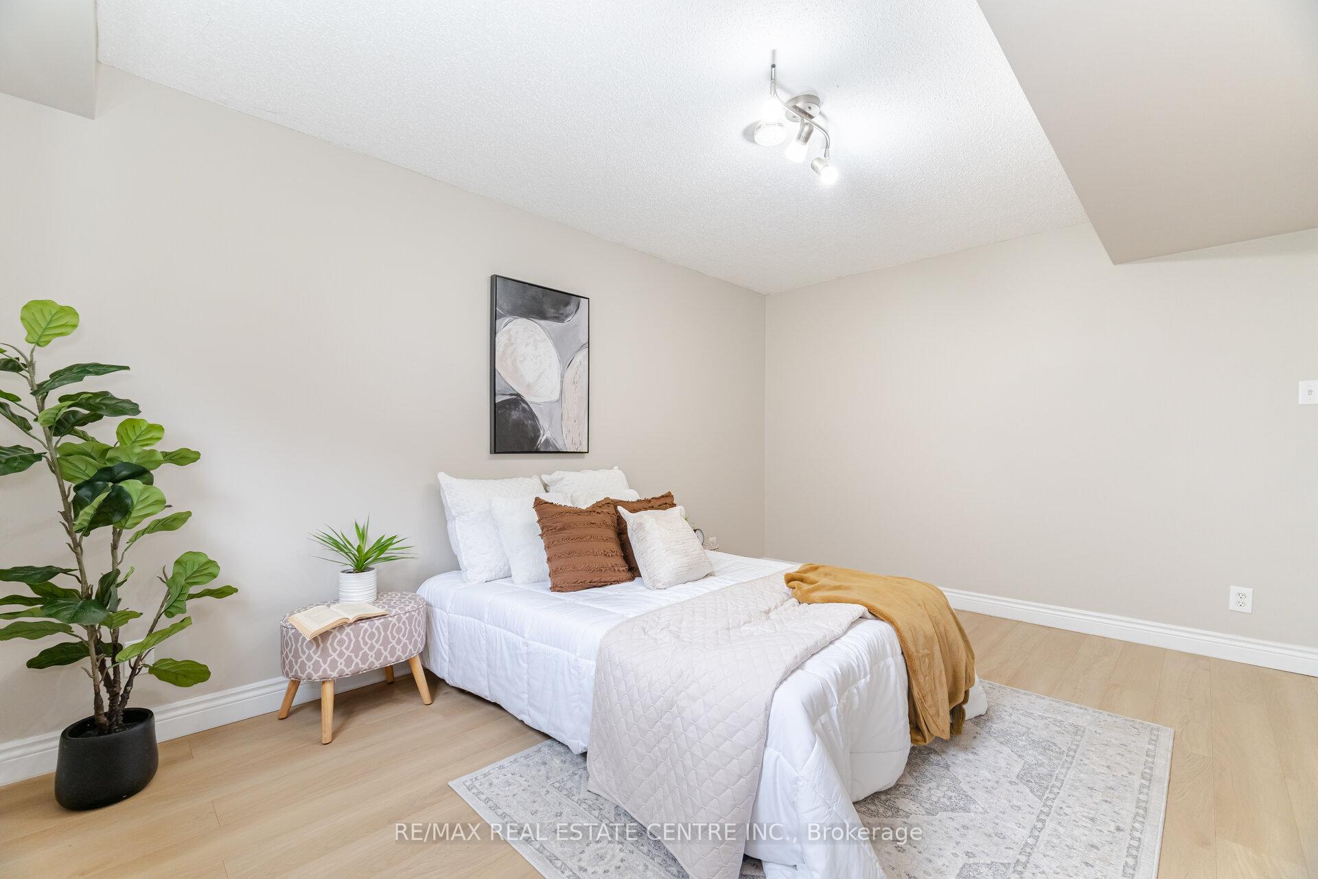 Photo 29 of 635A Rummelhardt Drive, Waterloo — HOMEH