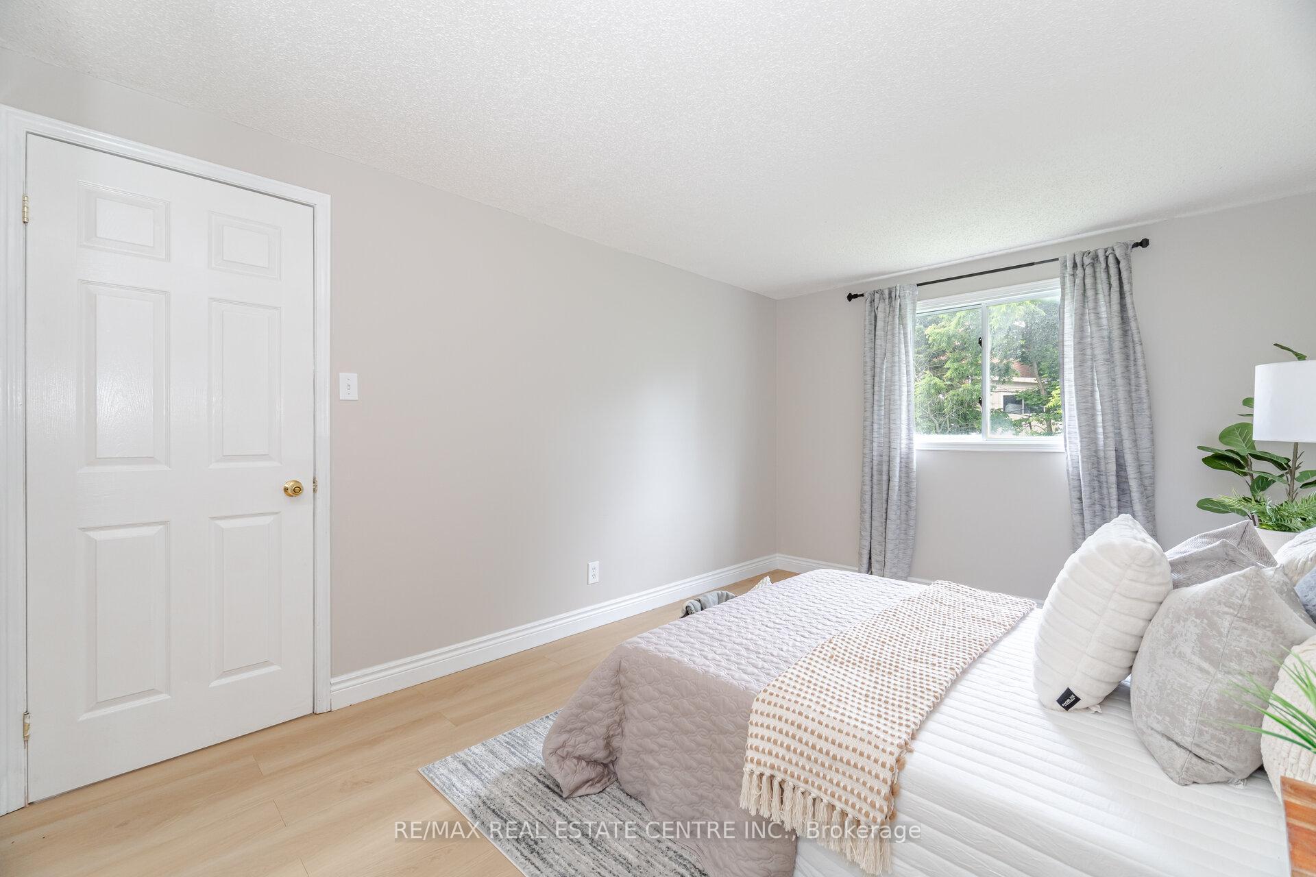 Photo 33 of 635A Rummelhardt Drive, Waterloo — HOMEH