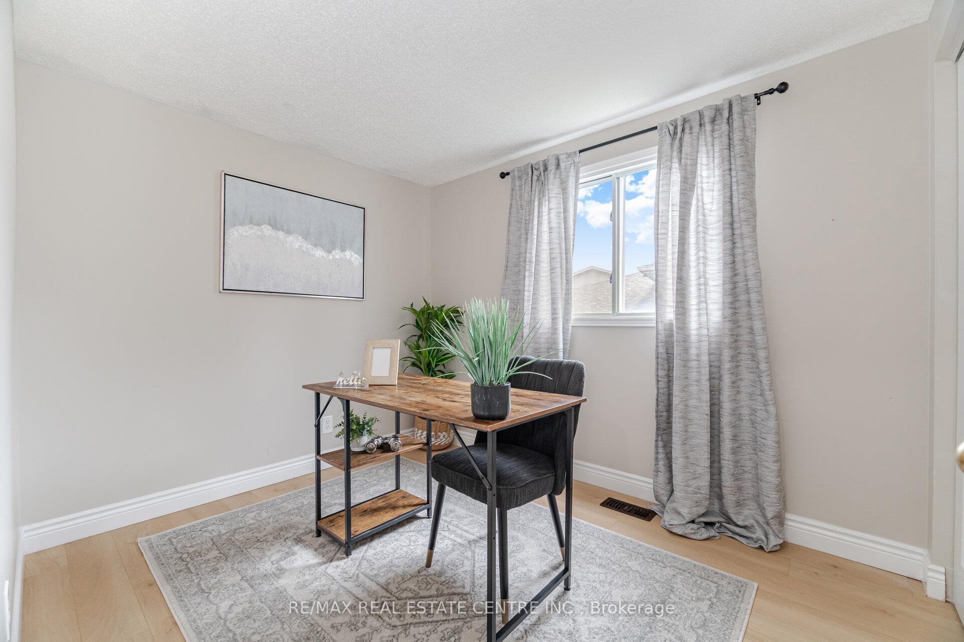 Photo 24 of 635A Rummelhardt Drive, Waterloo — HOMEH