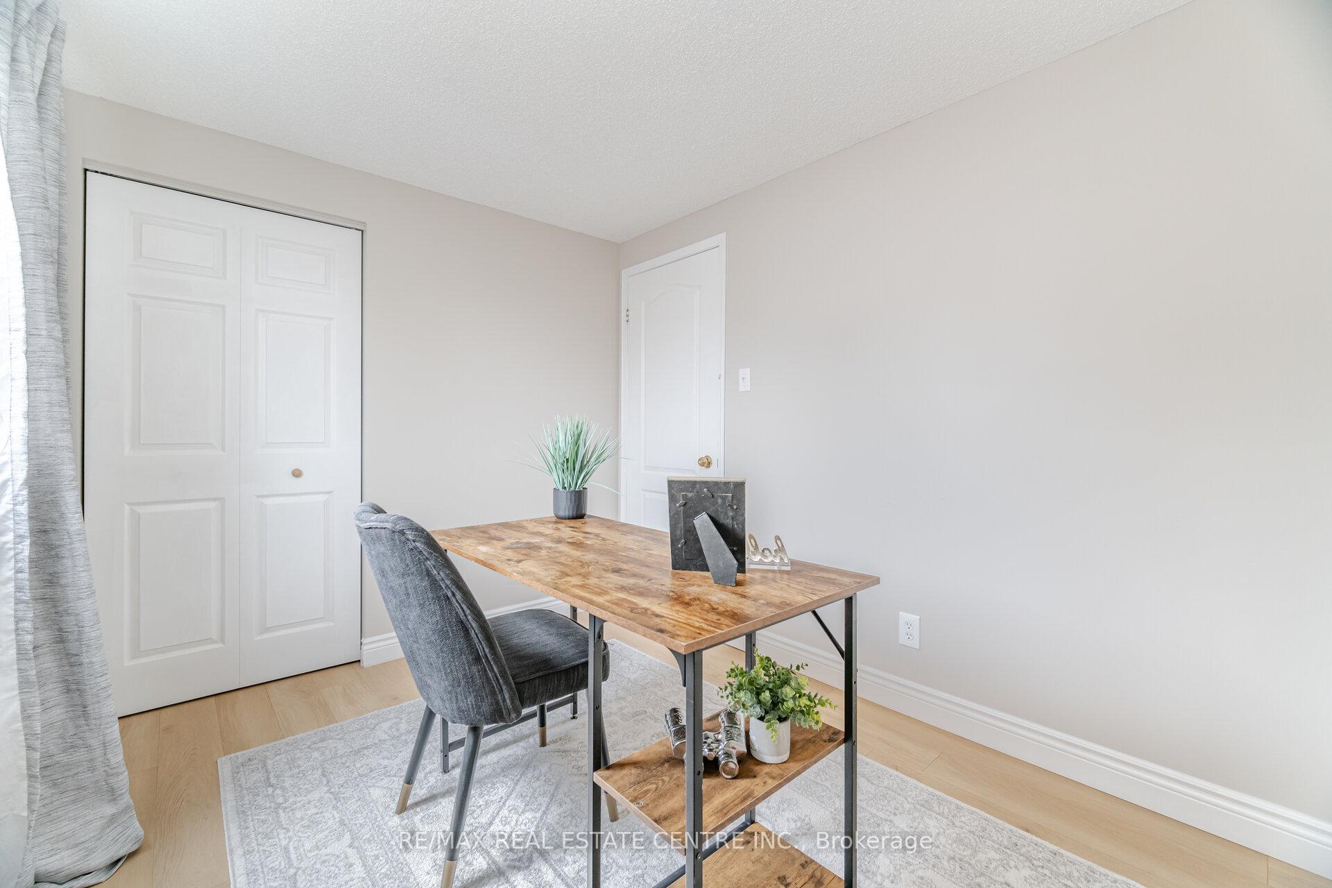 Photo 20 of 635A Rummelhardt Drive, Waterloo — HOMEH