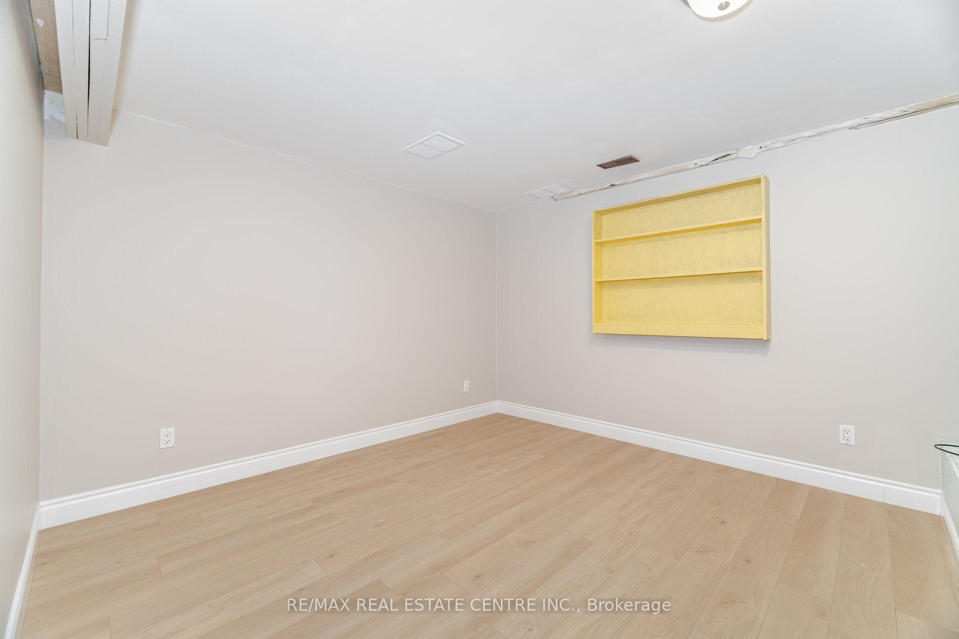 Photo 36 of 635A Rummelhardt Drive, Waterloo — HOMEH