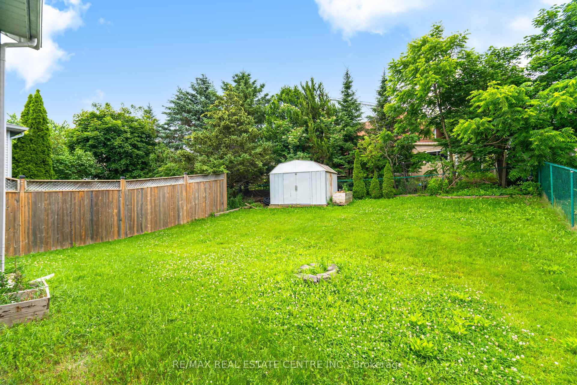 Photo 26 of 635A Rummelhardt Drive, Waterloo — HOMEH