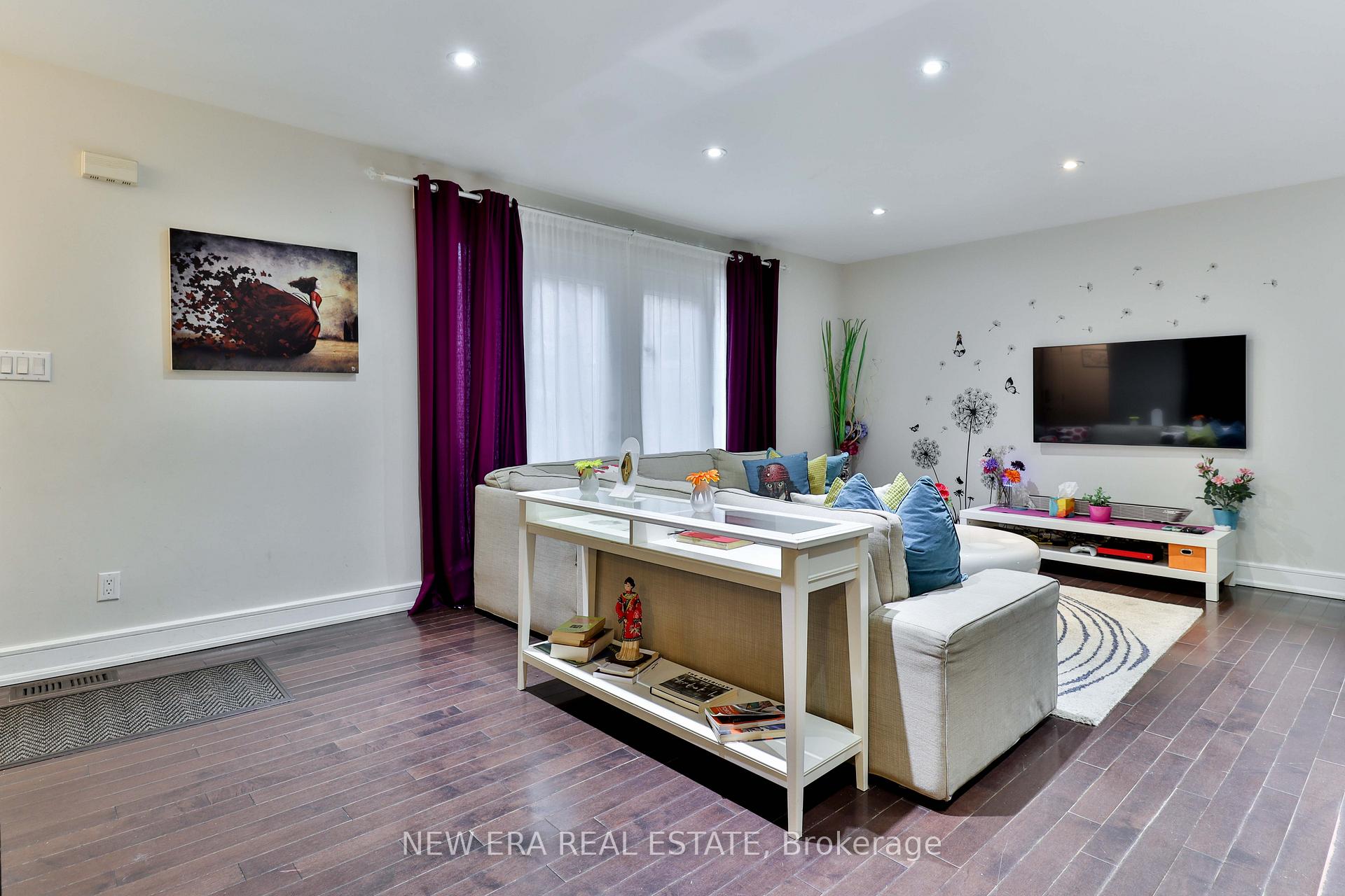 Photo 3 of Unit E, 346 Jarvis Street E, Toronto, Church-Yonge Corridor — HOMEH
