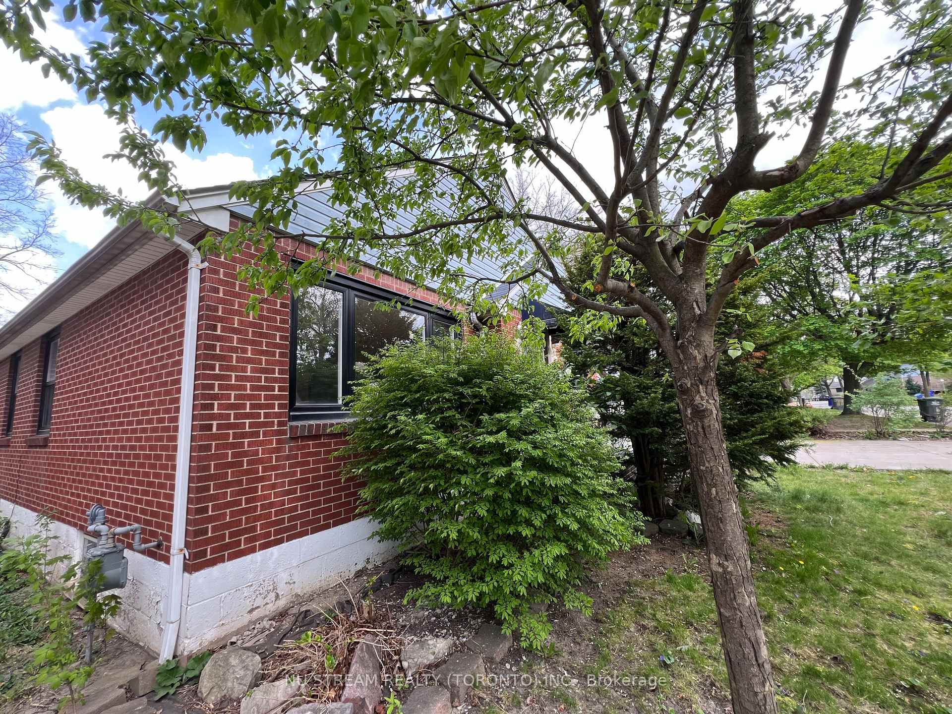 Photo 23 of 688 Rosedale Avenue, Windsor — HOMEH