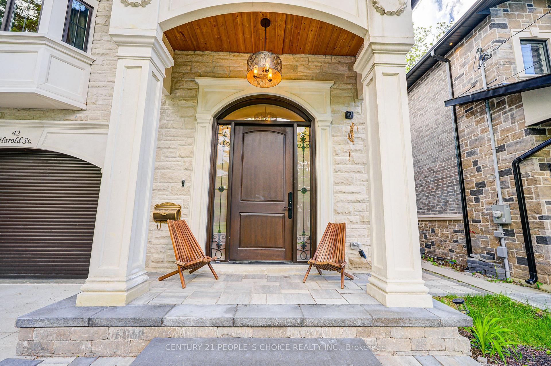 Photo 5 of 42 Harold Street, Brampton, Downtown Brampton — HOMEH