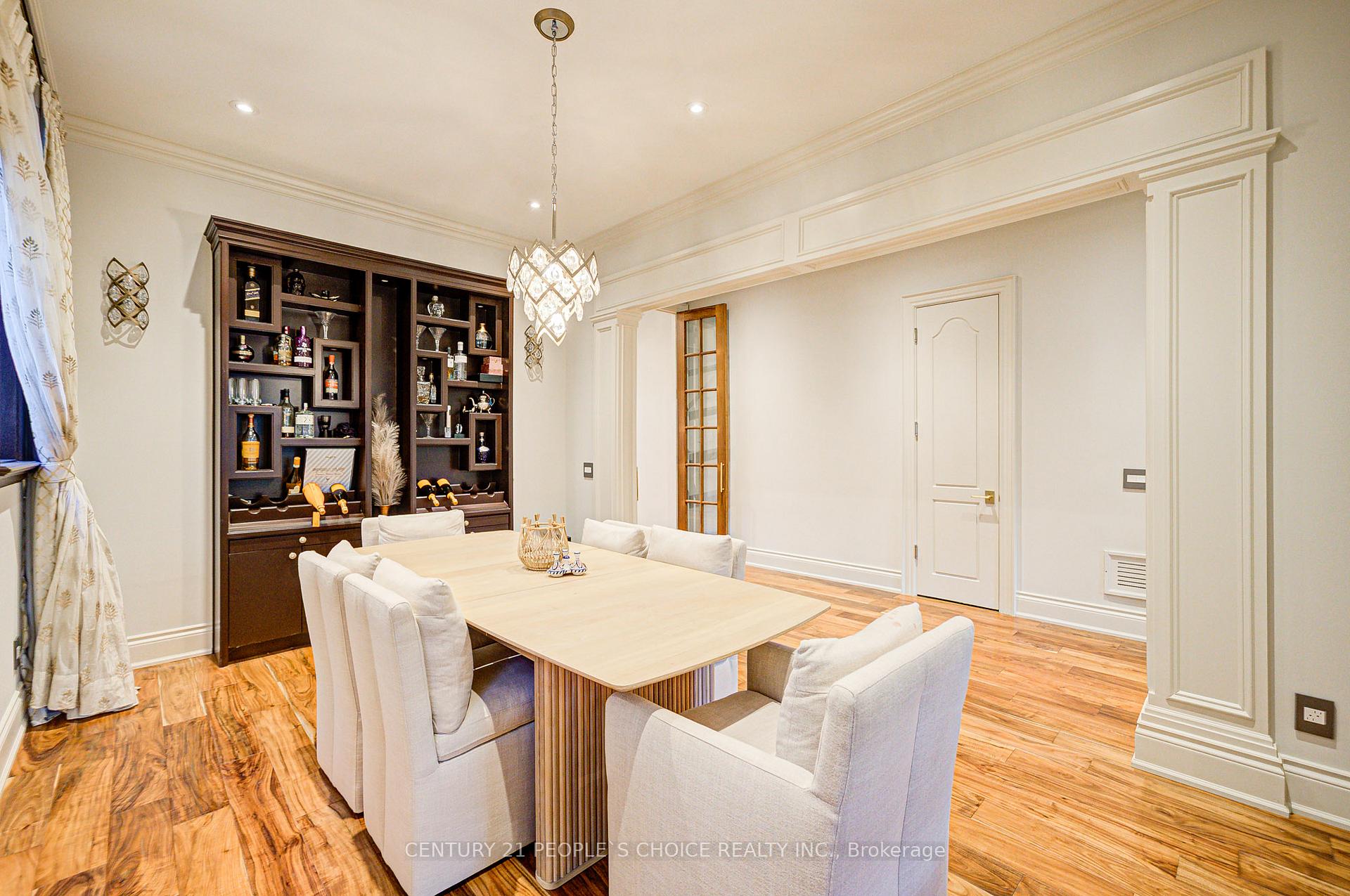 Photo 2 of 42 Harold Street, Brampton, Downtown Brampton — HOMEH