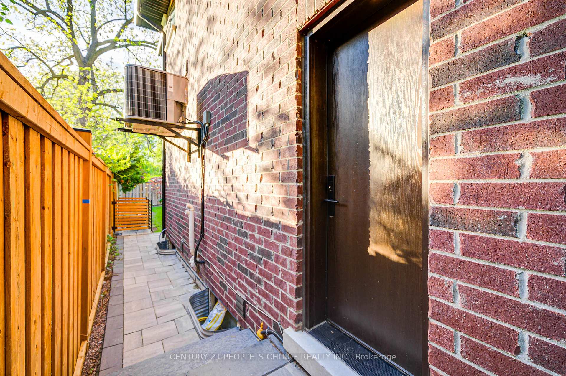 Photo 45 of 42 Harold Street, Brampton, Downtown Brampton — HOMEH