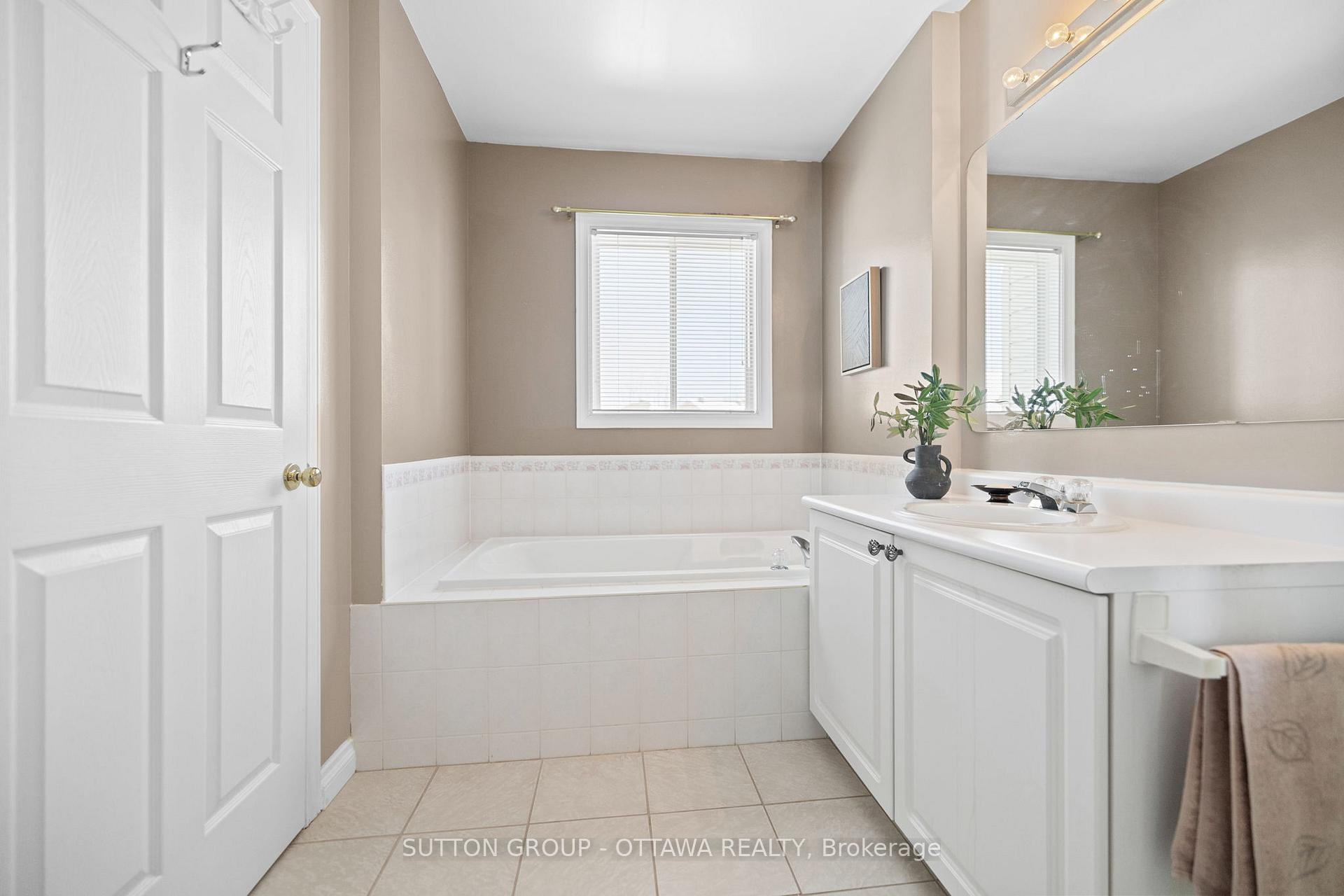 Photo 24 of 45 Redpath Drive, Ottawa, Barrhaven East — HOMEH