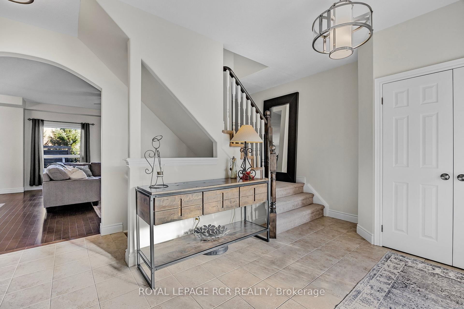 Photo 3 of 10 Irwin Crescent, New Tecumseth, Alliston — HOMEH