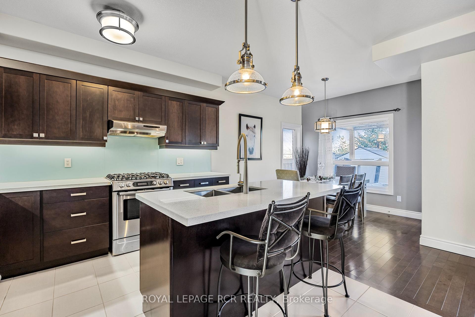 Photo 2 of 10 Irwin Crescent, New Tecumseth, Alliston — HOMEH