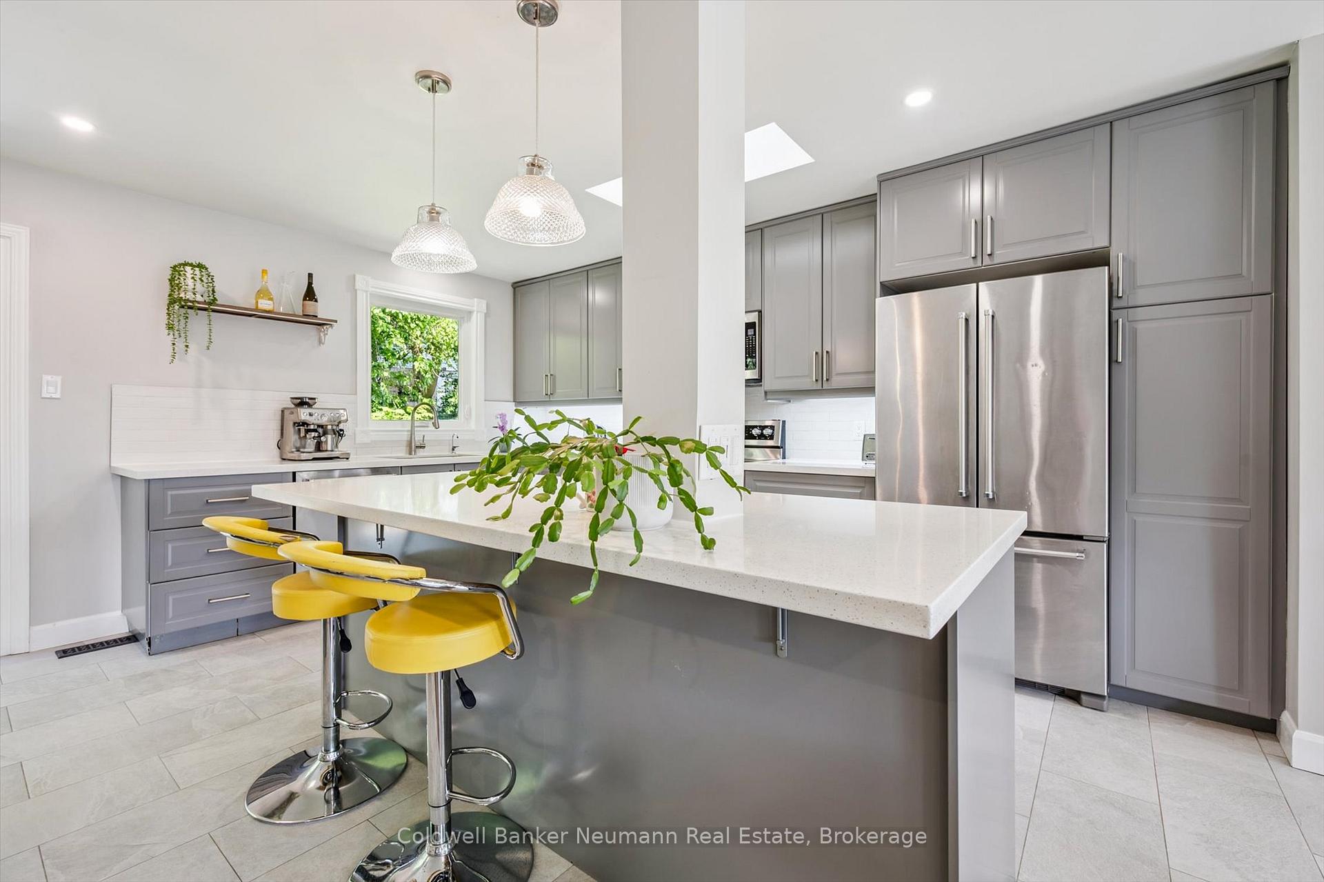 Photo 2 of 396 Ironwood Road, Guelph, Kortright West — HOMEH