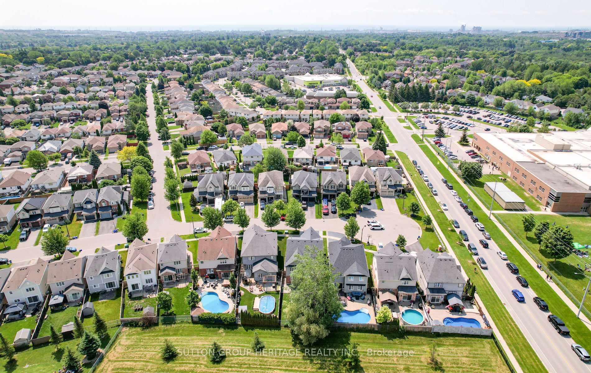 Photo 44 of 198 Honeyman Drive, Clarington, Bowmanville — HOMEH
