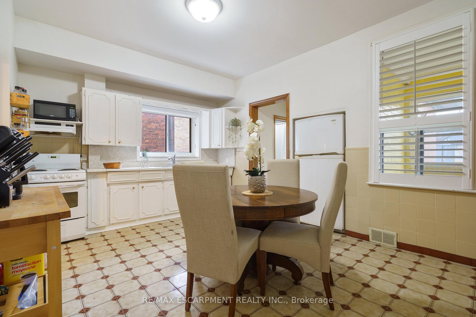Photo 5 of 22 Aikman Avenue, Hamilton, Gibson — HOMEH