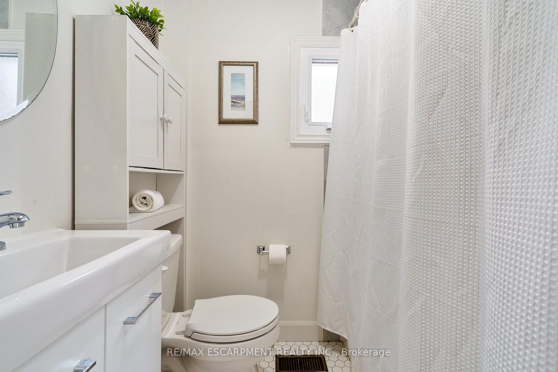 Photo 7 of 22 Aikman Avenue, Hamilton, Gibson — HOMEH