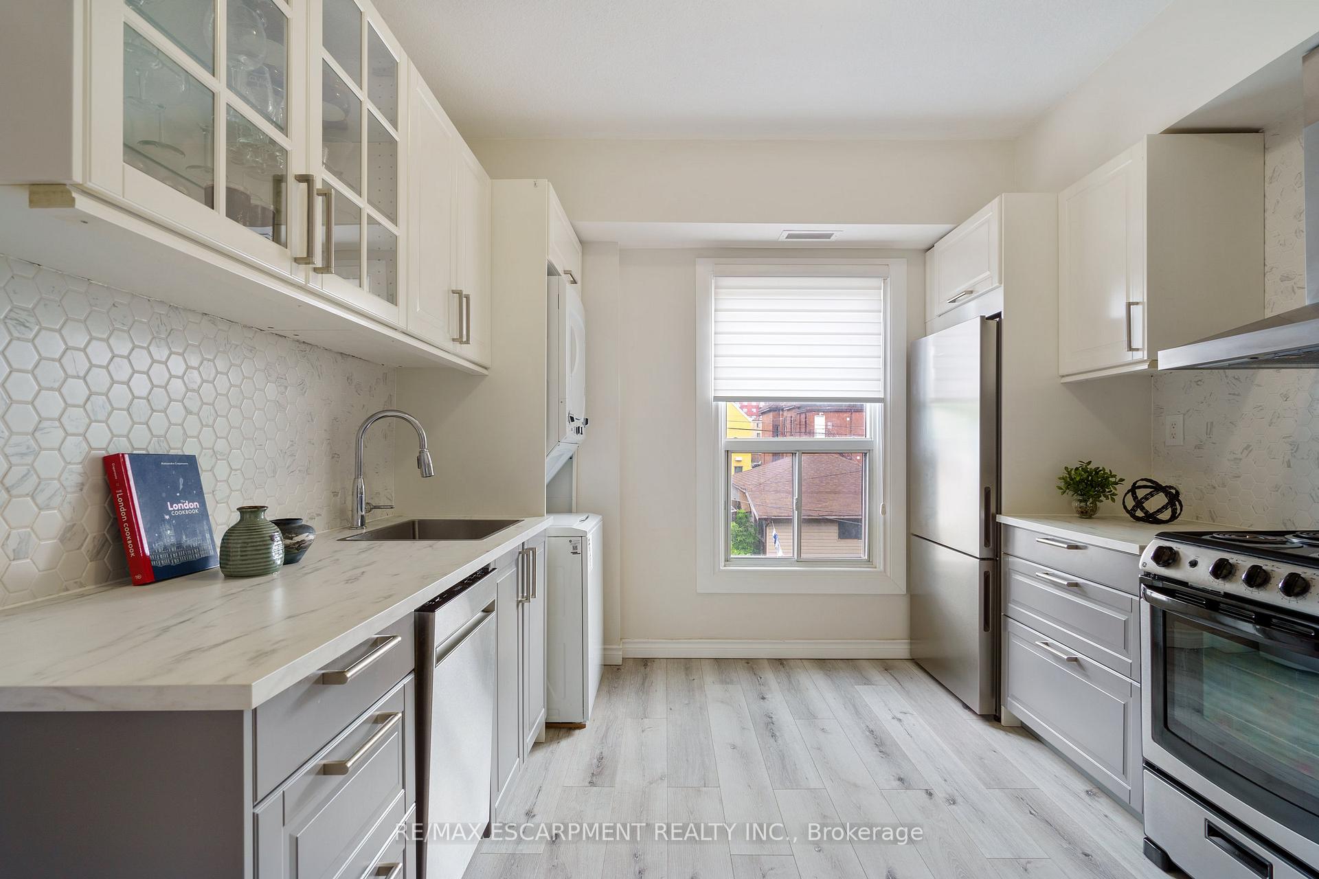 Photo 13 of 22 Aikman Avenue, Hamilton, Gibson — HOMEH