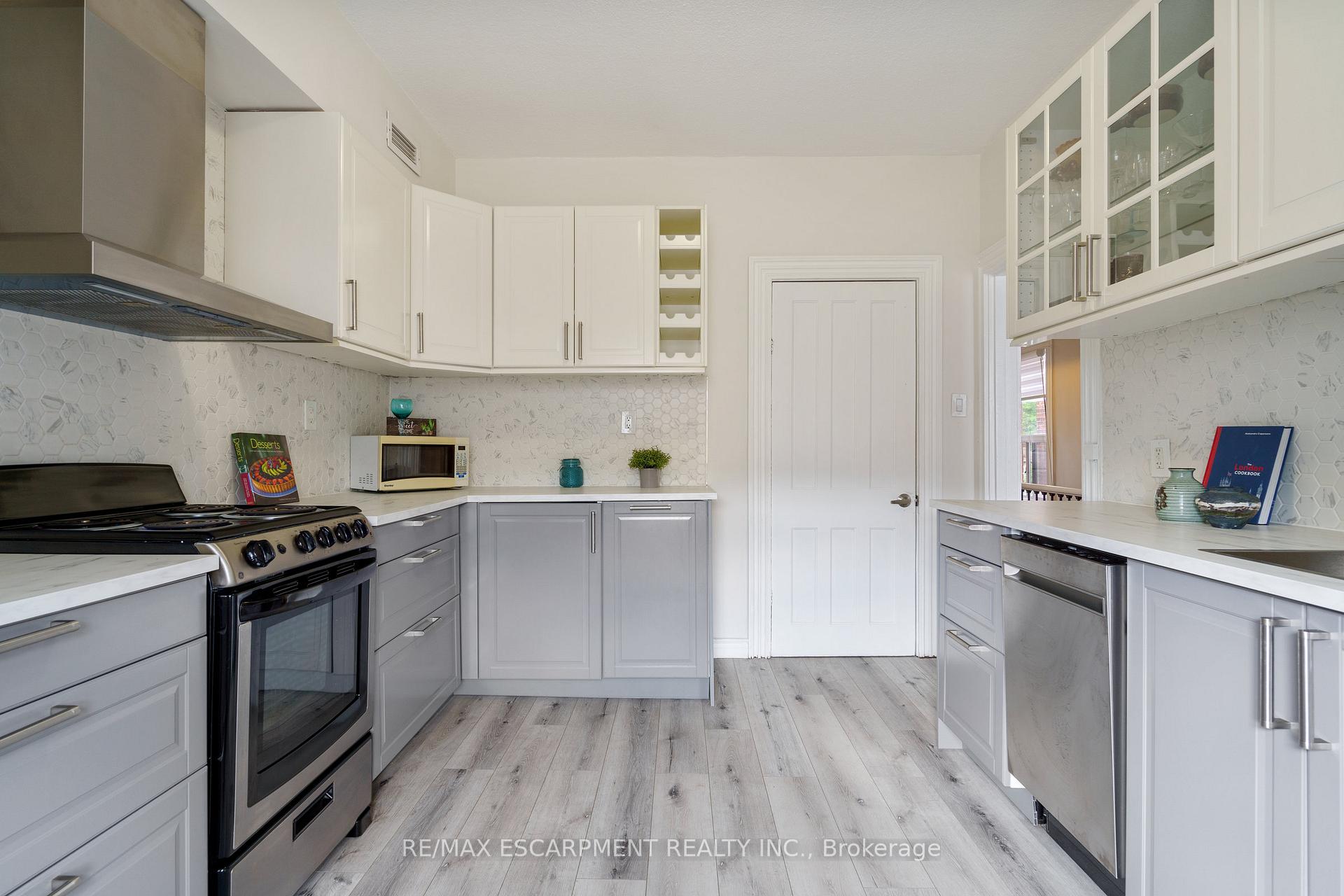 Photo 29 of 22 Aikman Avenue, Hamilton, Gibson — HOMEH