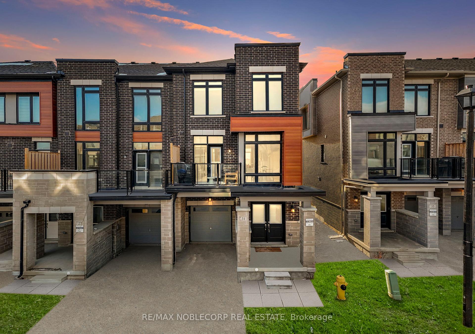 Photo 1 of 31 Holyrood Crescent, Vaughan, Kleinburg — HOMEH