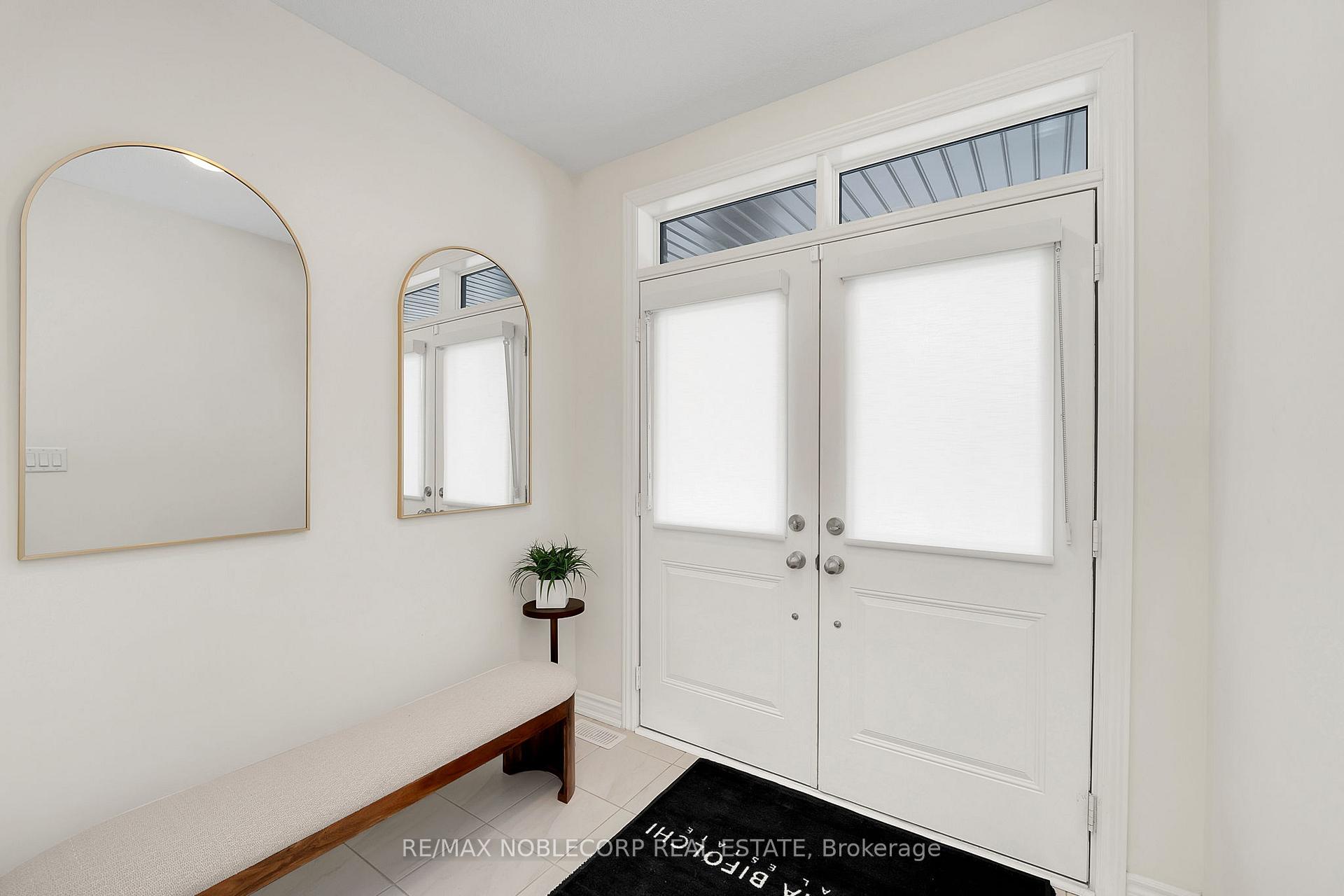 Photo 9 of 31 Holyrood Crescent, Vaughan, Kleinburg — HOMEH