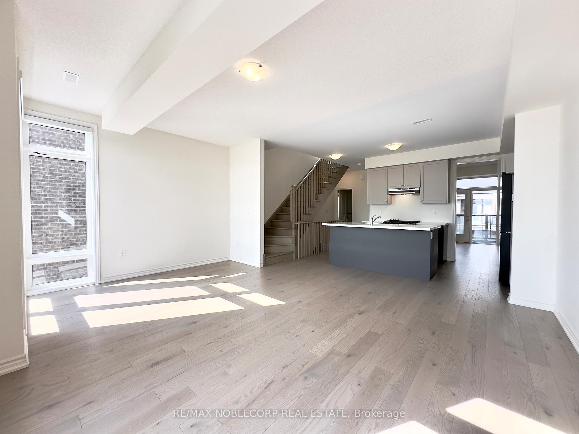 Photo 8 of 31 Holyrood Crescent, Vaughan, Kleinburg — HOMEH