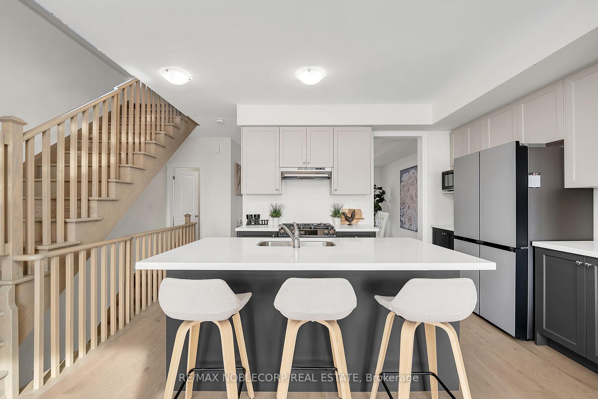 Photo 13 of 31 Holyrood Crescent, Vaughan, Kleinburg — HOMEH
