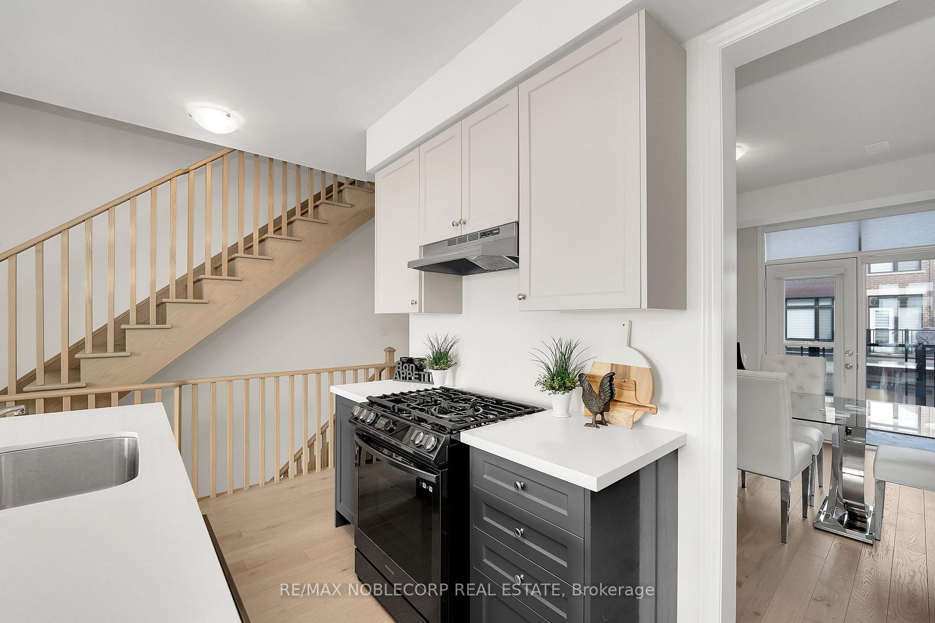 Photo 15 of 31 Holyrood Crescent, Vaughan, Kleinburg — HOMEH