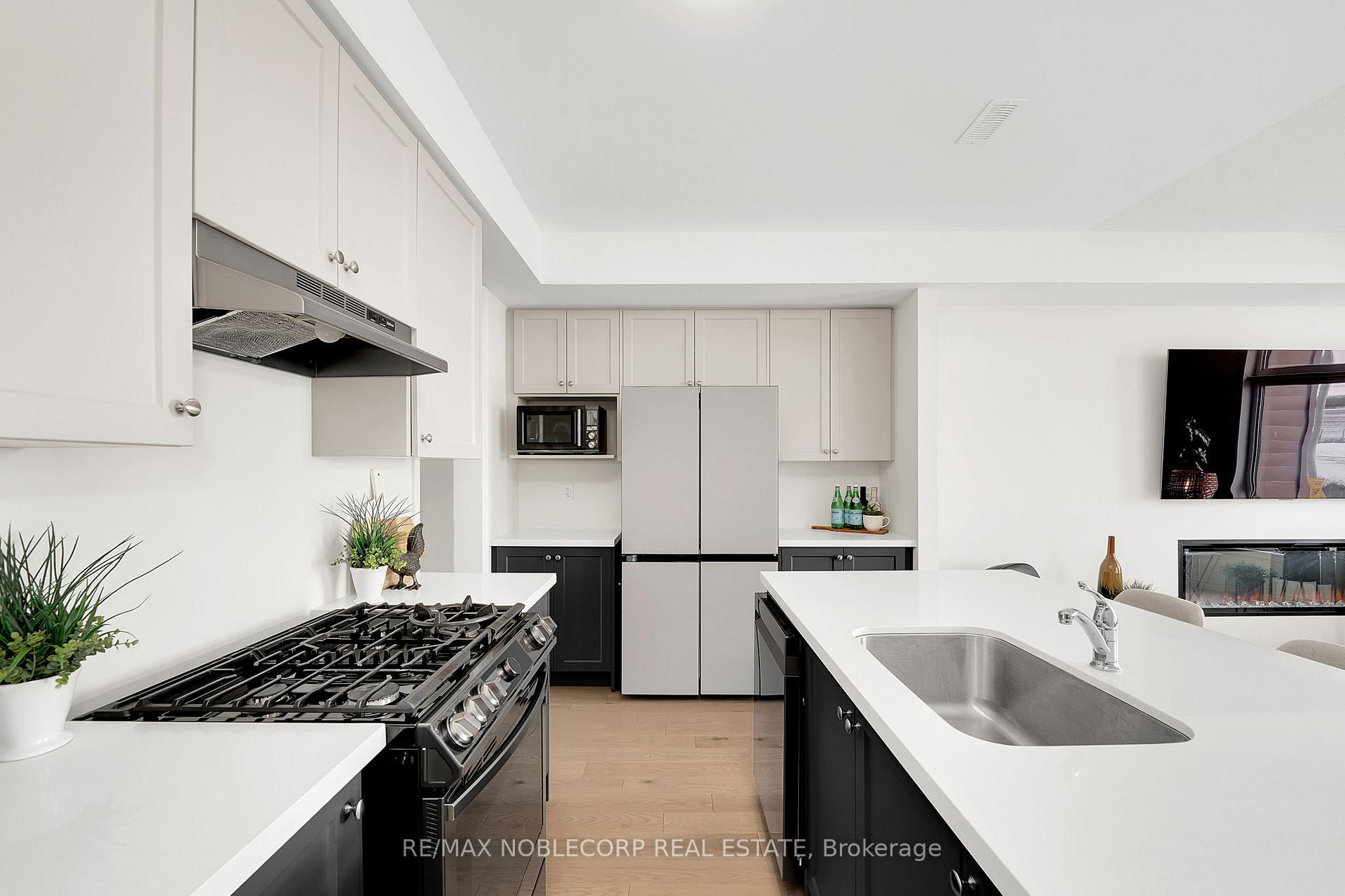 Photo 12 of 31 Holyrood Crescent, Vaughan, Kleinburg — HOMEH