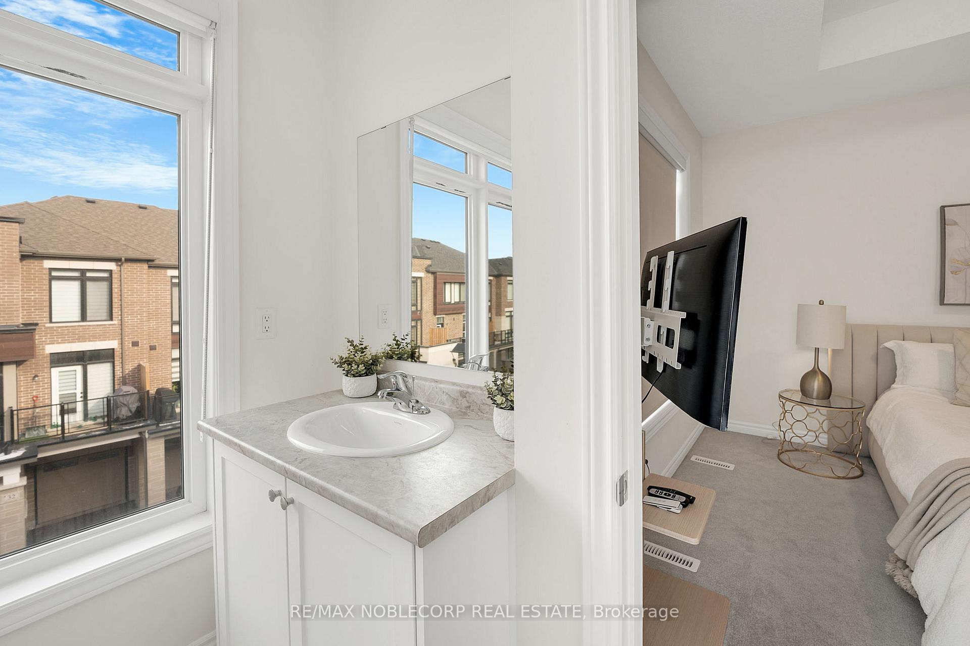 Photo 20 of 31 Holyrood Crescent, Vaughan, Kleinburg — HOMEH