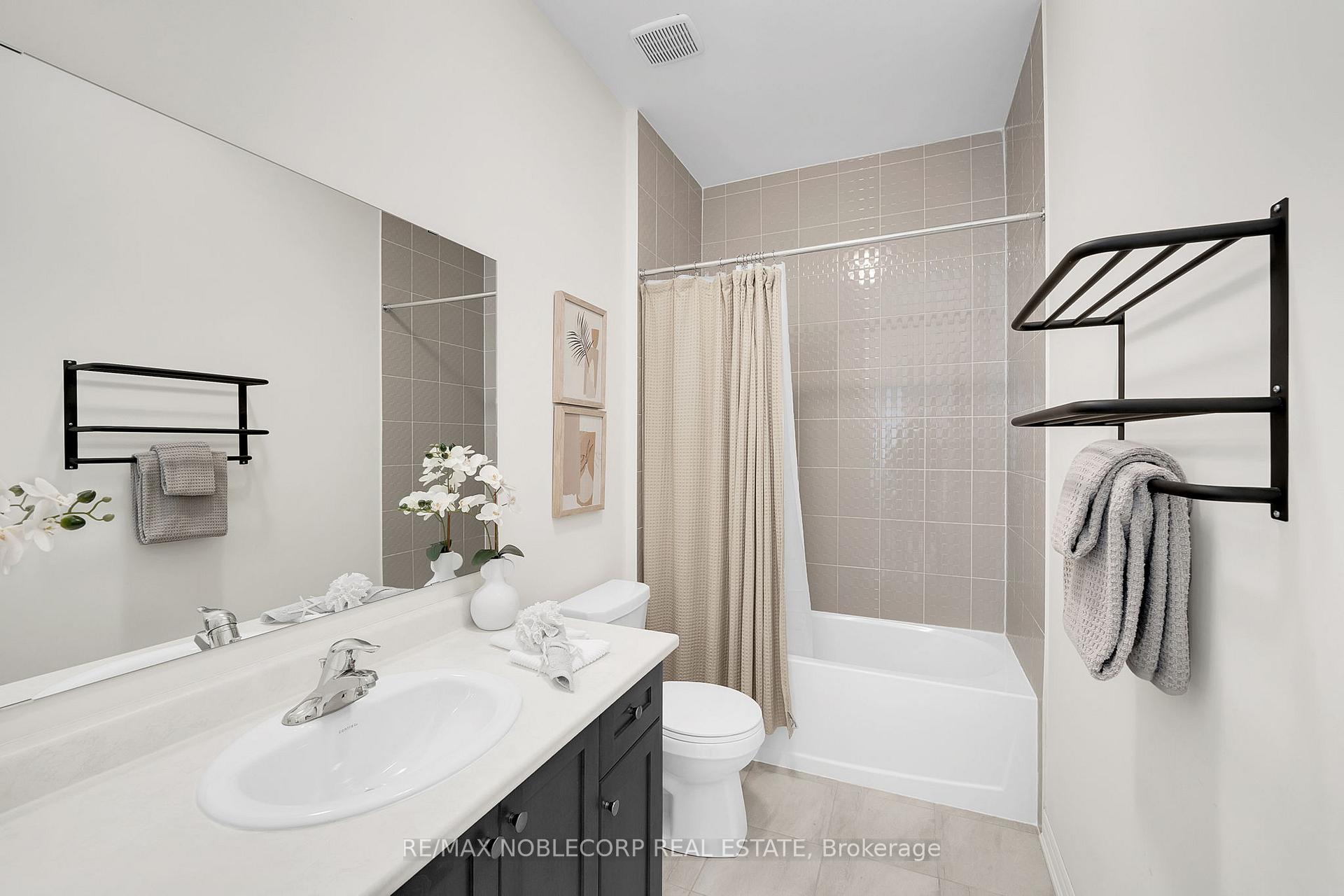 Photo 38 of 31 Holyrood Crescent, Vaughan, Kleinburg — HOMEH