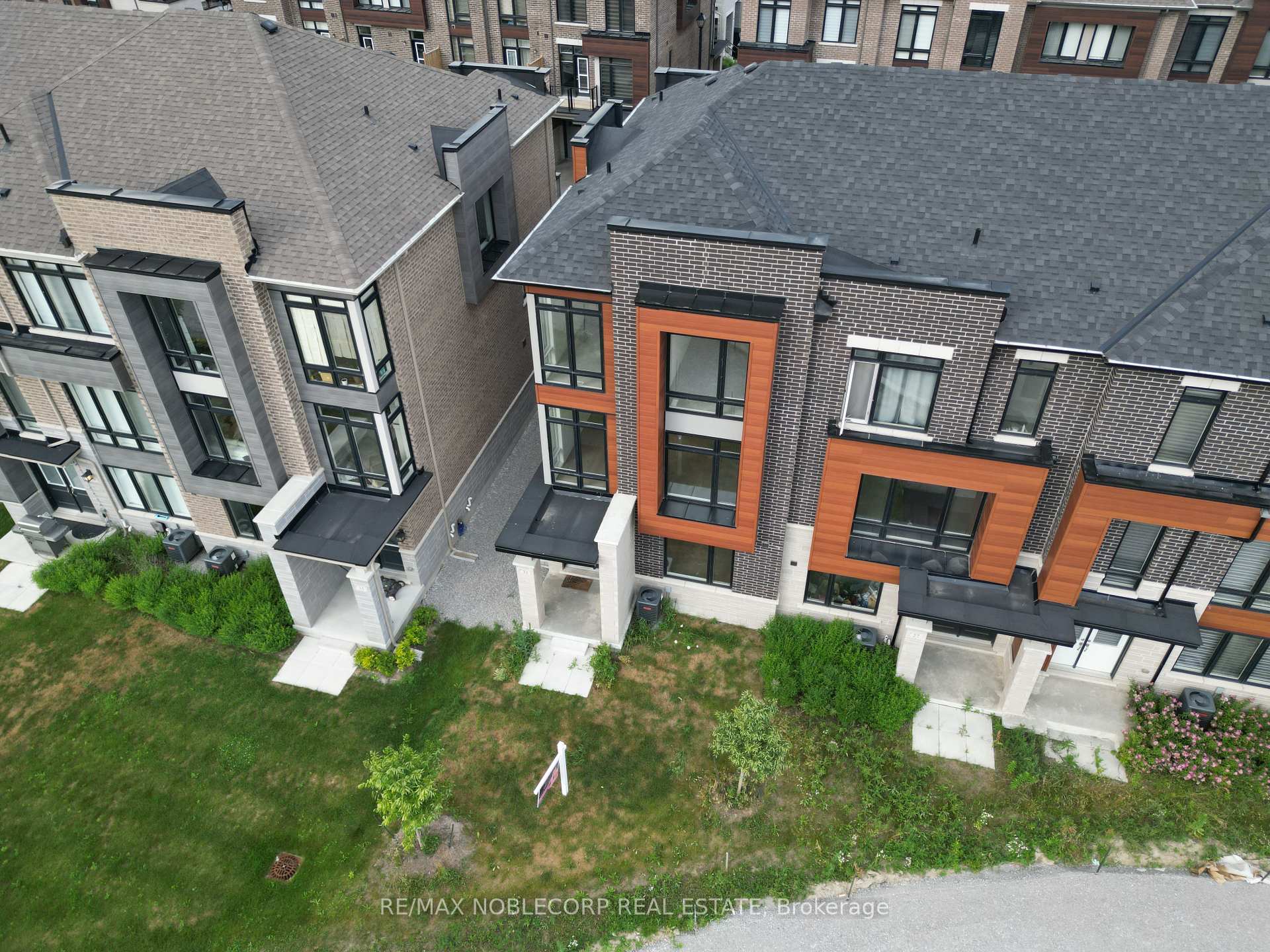 Photo 45 of 31 Holyrood Crescent, Vaughan, Kleinburg — HOMEH