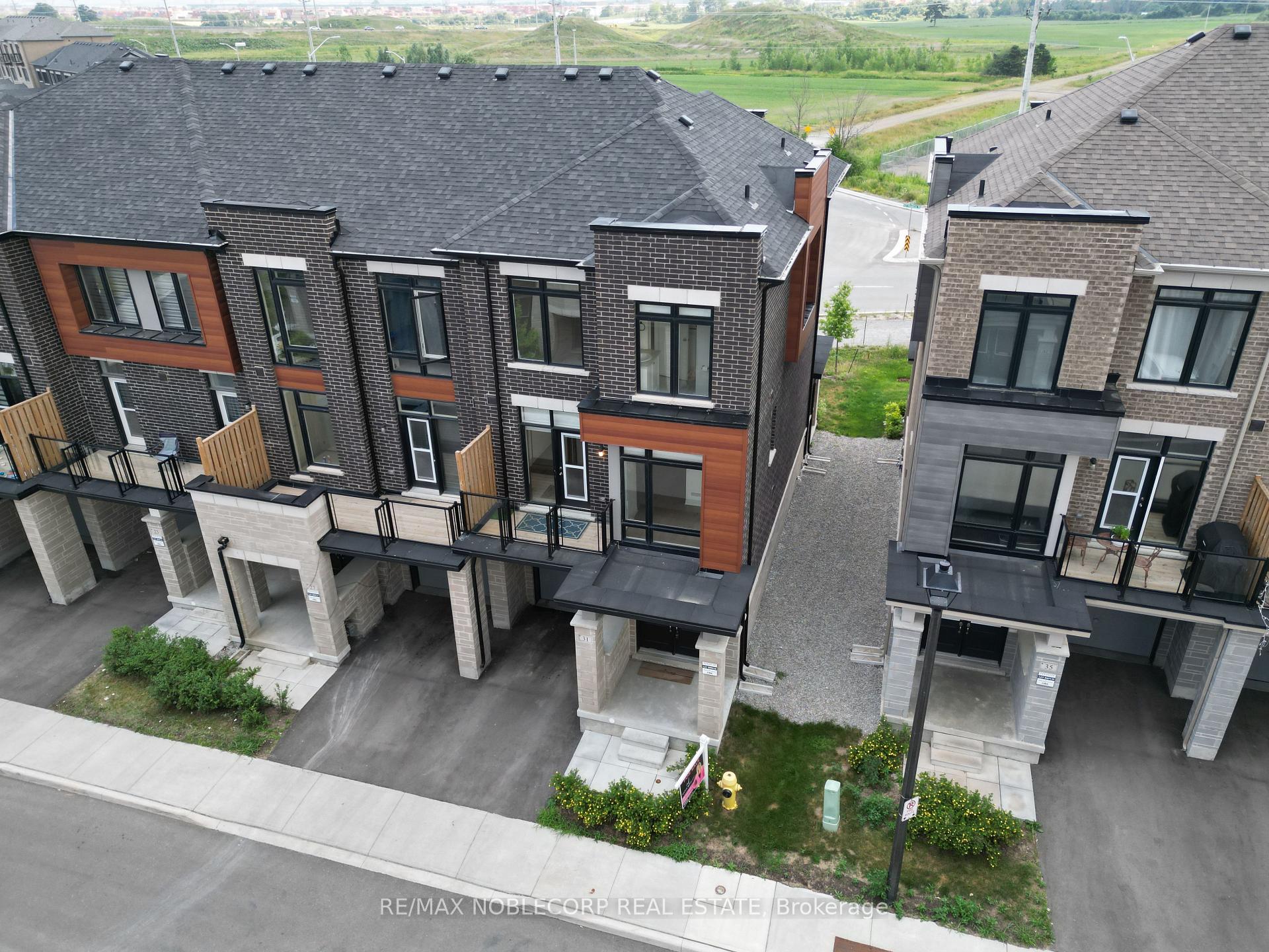 Photo 44 of 31 Holyrood Crescent, Vaughan, Kleinburg — HOMEH
