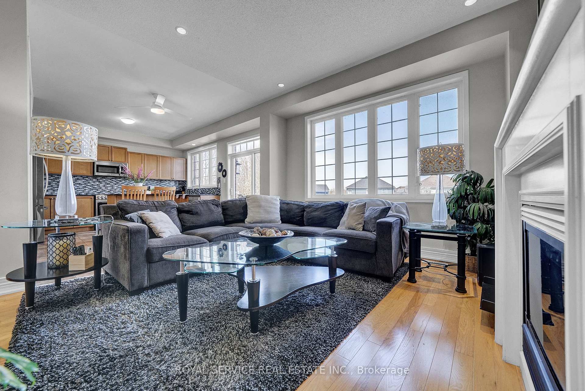 Photo 5 of 35 Alldread Crescent, Clarington, Newcastle — HOMEH