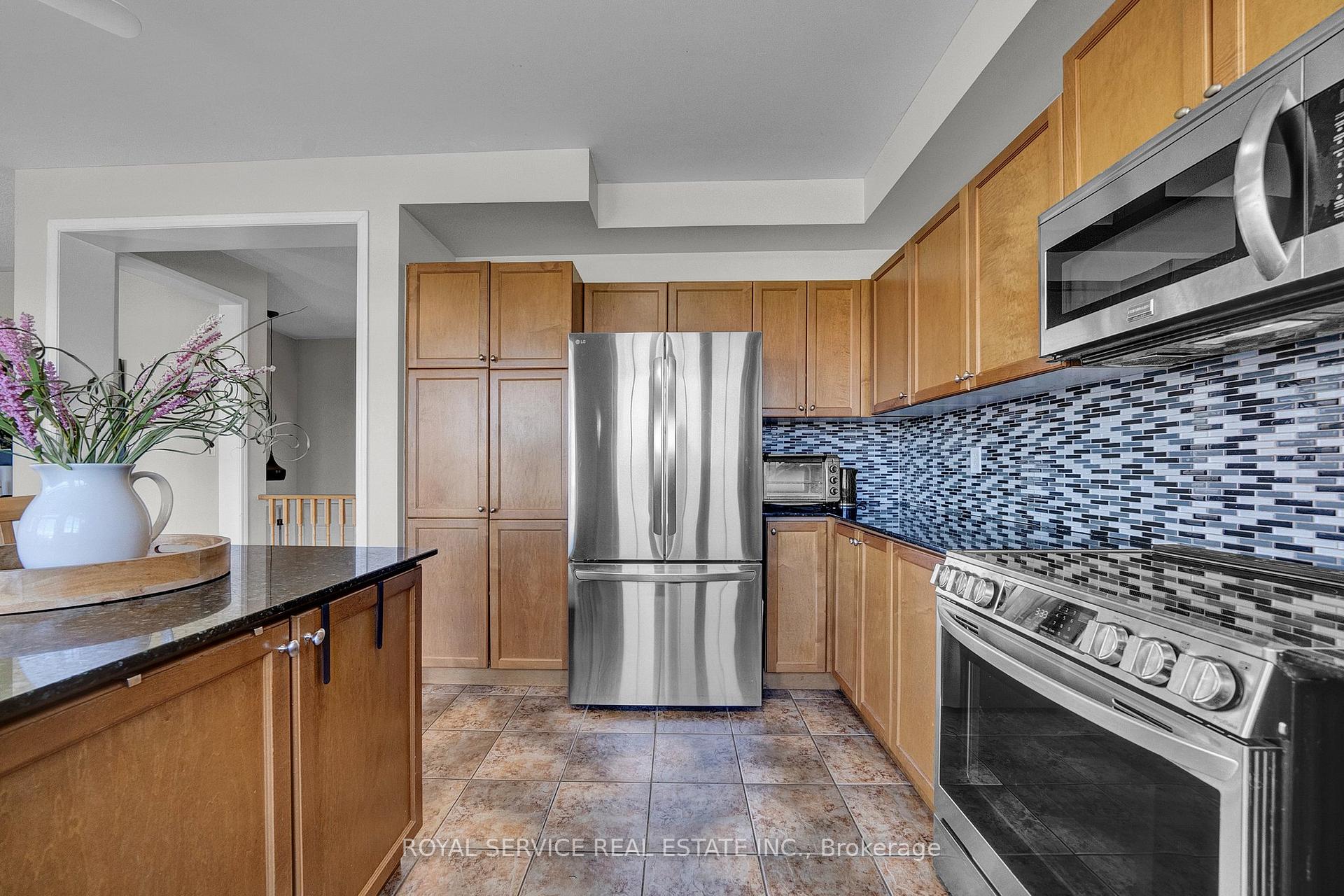 Photo 10 of 35 Alldread Crescent, Clarington, Newcastle — HOMEH