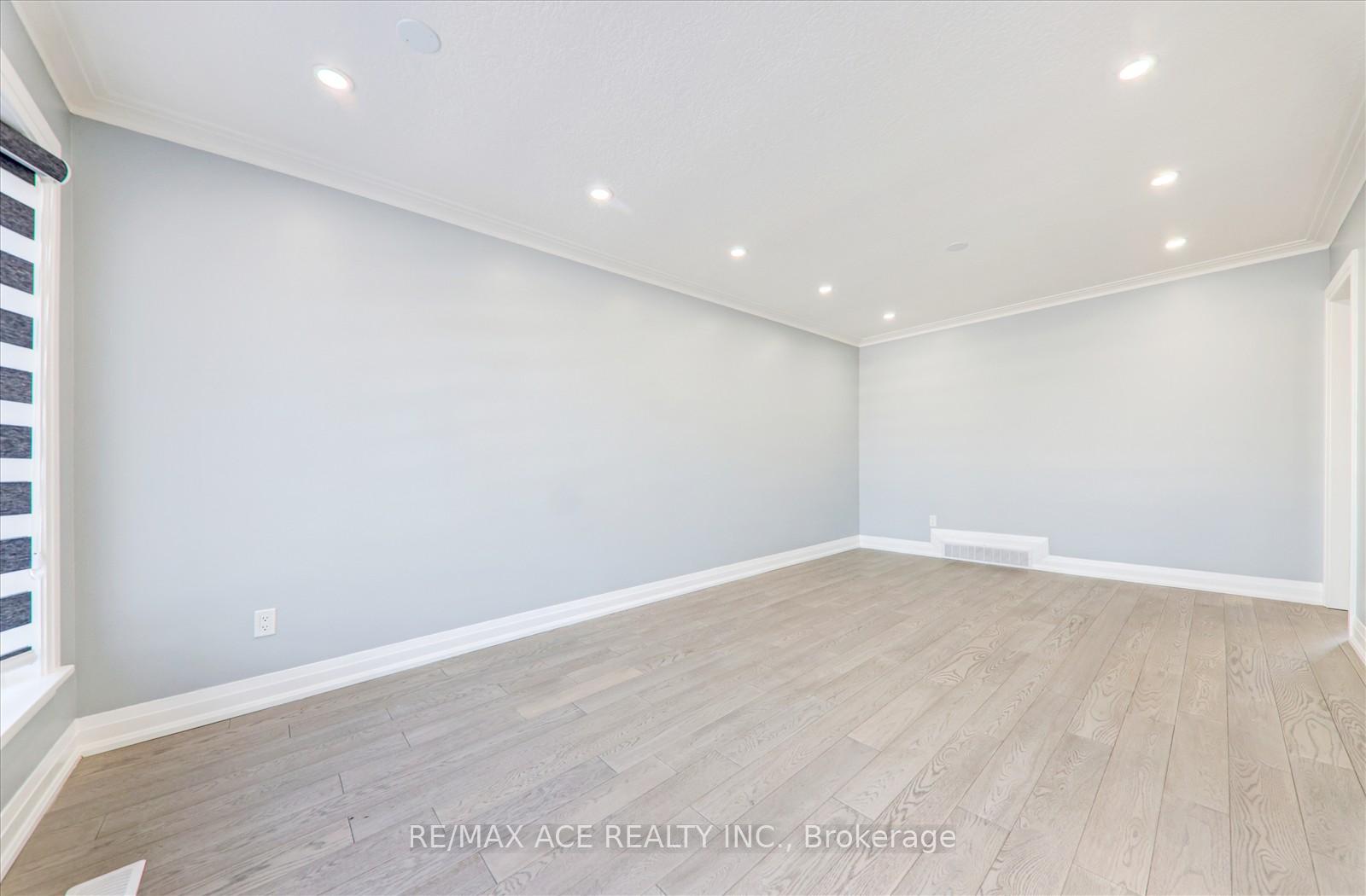 Photo 15 of 16 Roseglor Crescent, Scarborough, Bendale — HOMEH