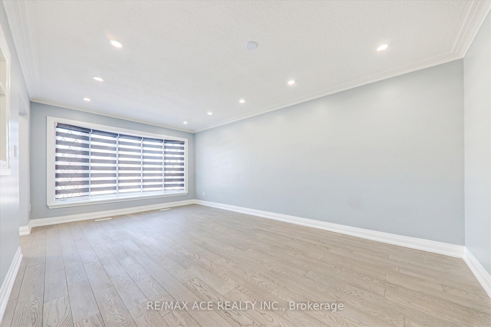 Photo 9 of 16 Roseglor Crescent, Scarborough, Bendale — HOMEH