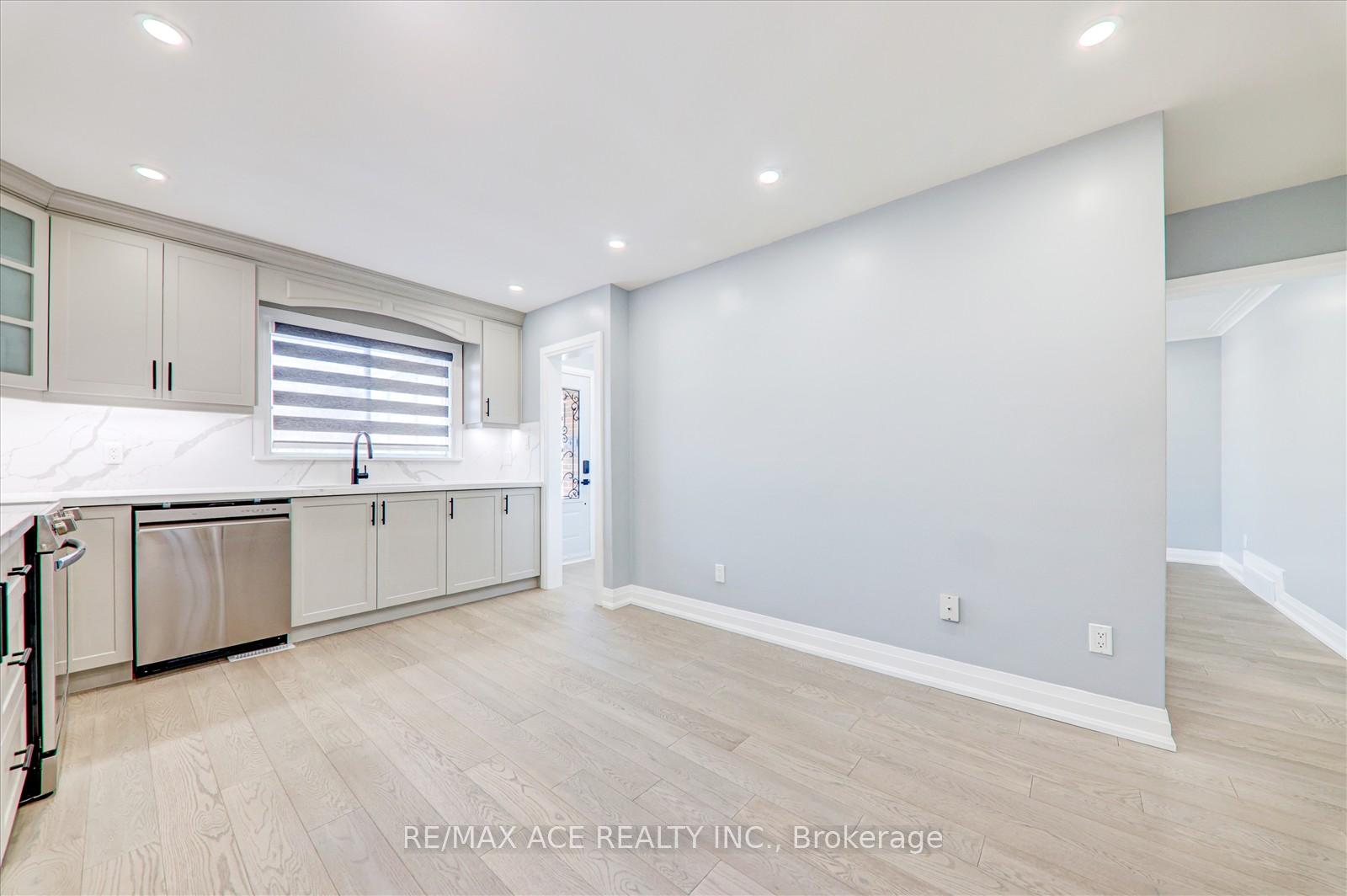 Photo 5 of 16 Roseglor Crescent, Scarborough, Bendale — HOMEH