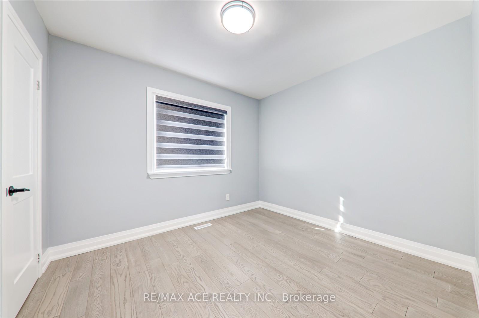Photo 6 of 16 Roseglor Crescent, Scarborough, Bendale — HOMEH