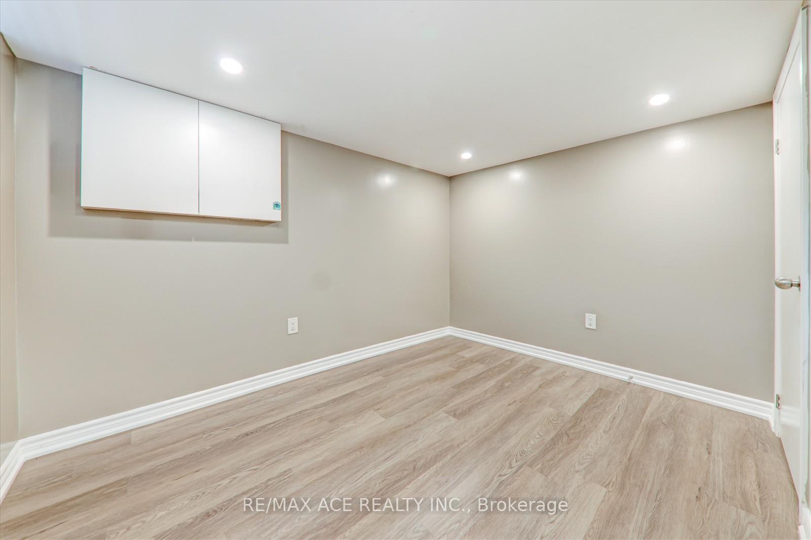 Photo 13 of 16 Roseglor Crescent, Scarborough, Bendale — HOMEH