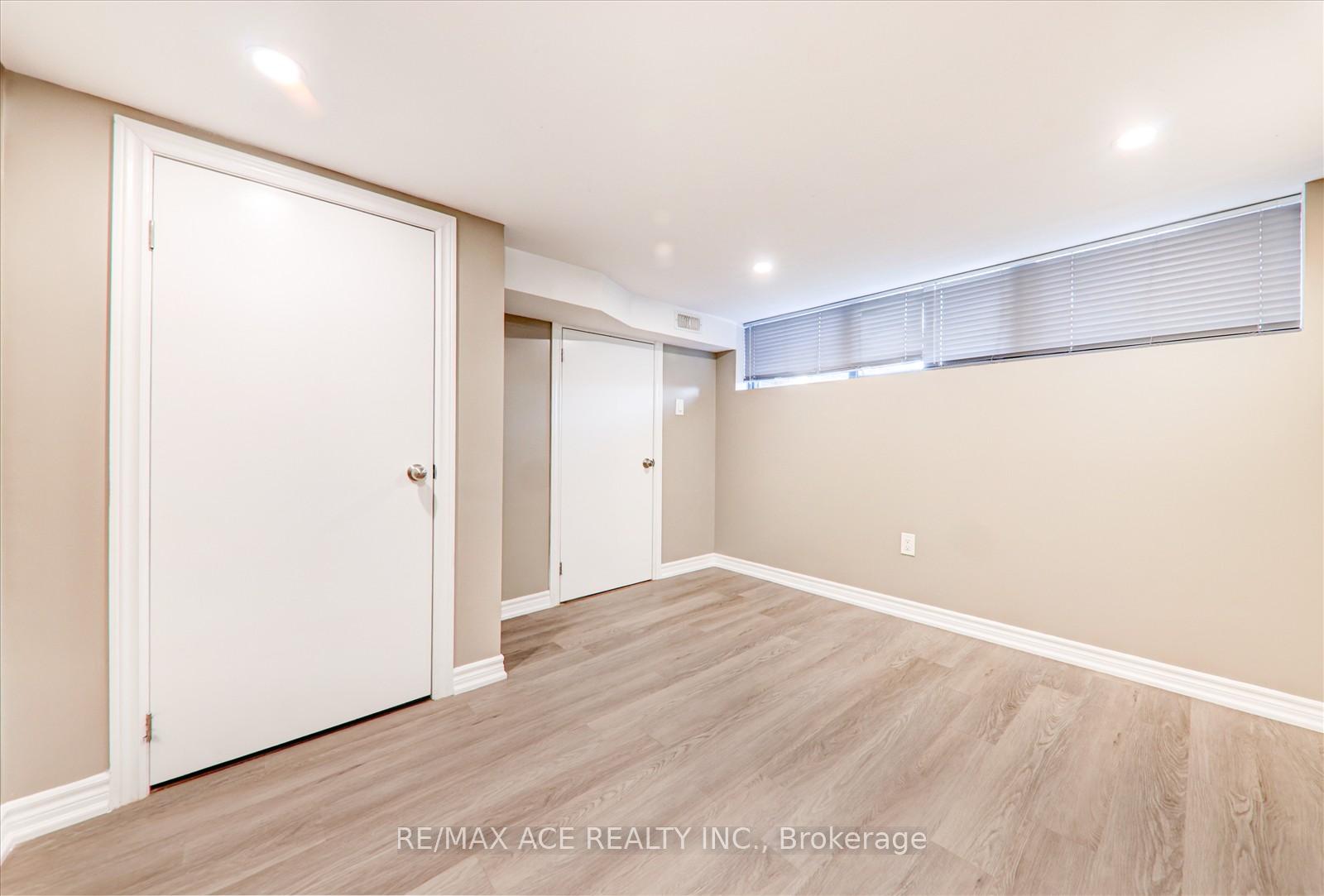 Photo 32 of 16 Roseglor Crescent, Scarborough, Bendale — HOMEH